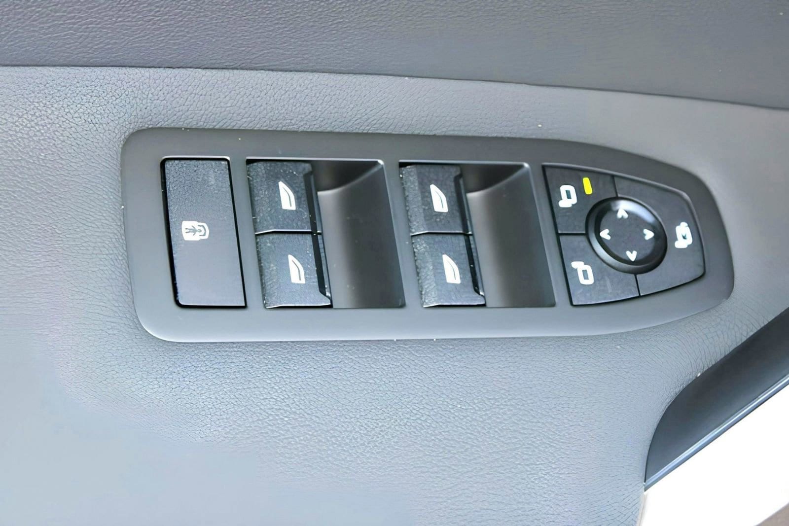 2026 BMW iX 60 - Photo 13