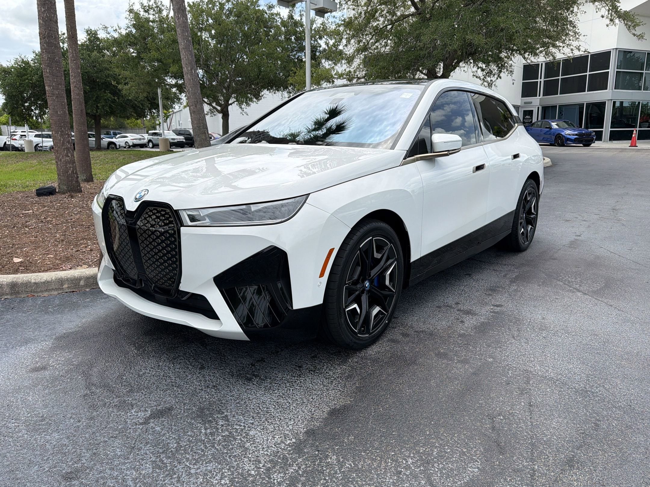 2023 BMW iX xDrive50's photo