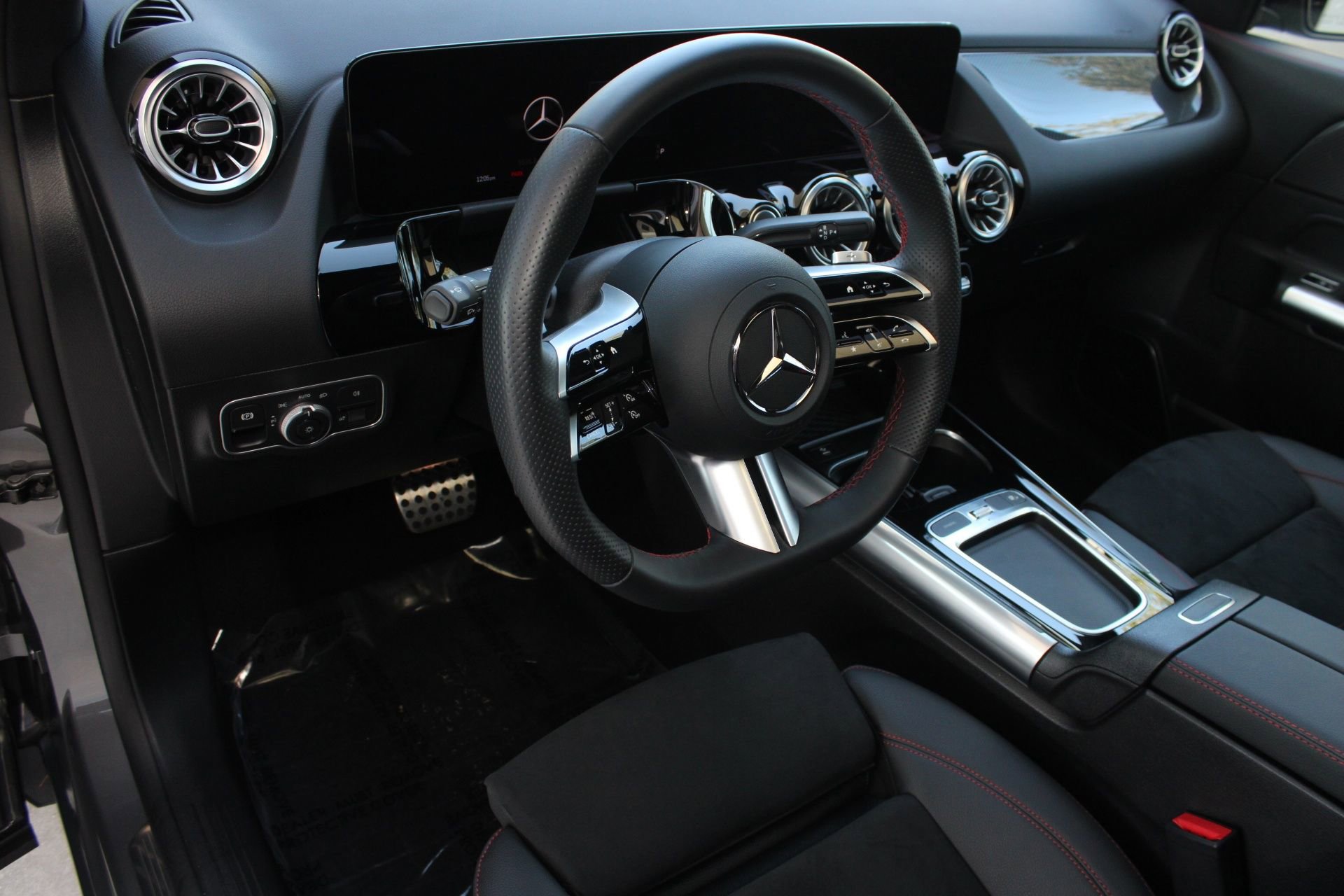 2024 Mercedes Benz GLA 250 photo 3