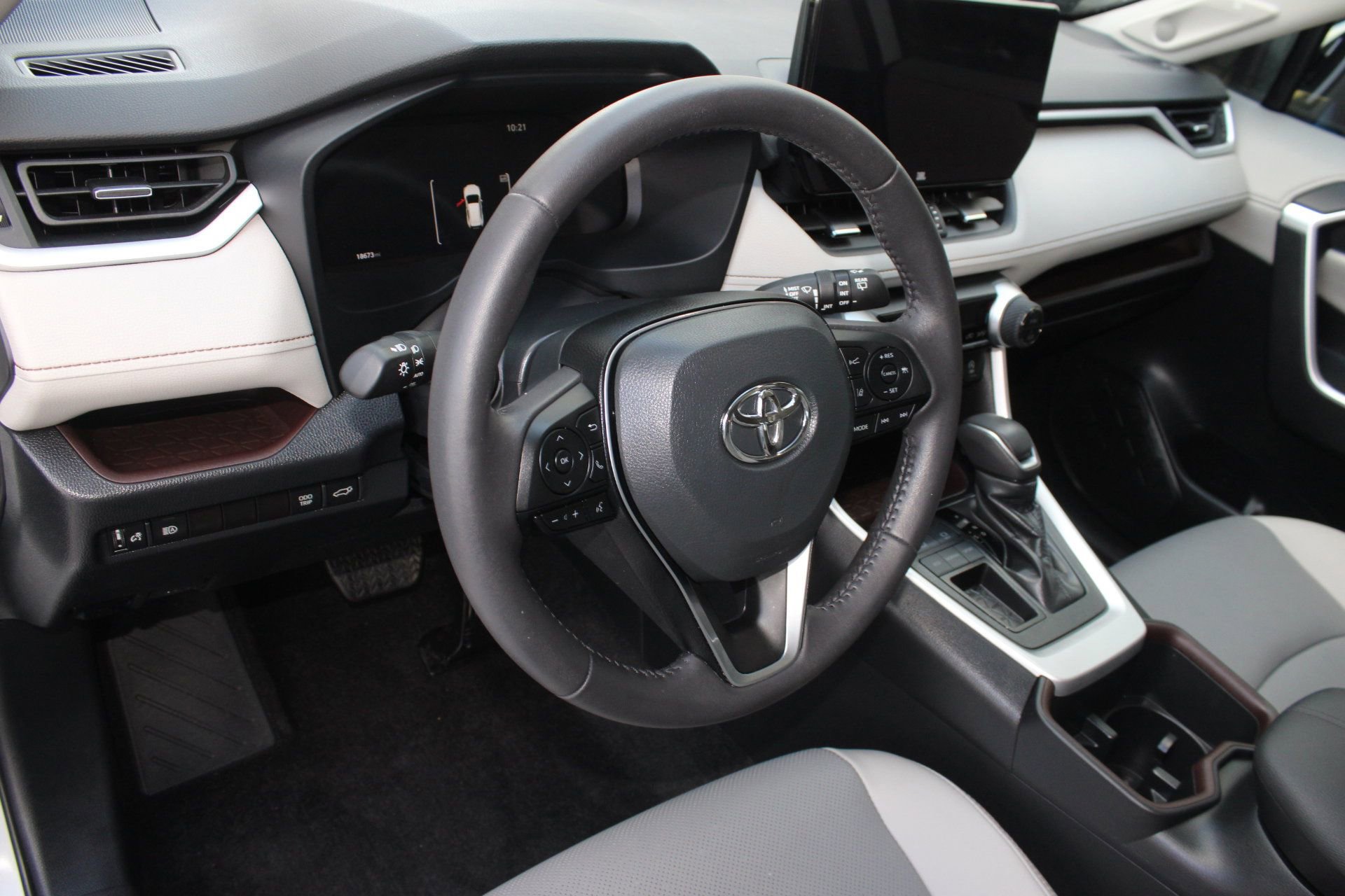 2024 Toyota RAV4 Limited photo 4