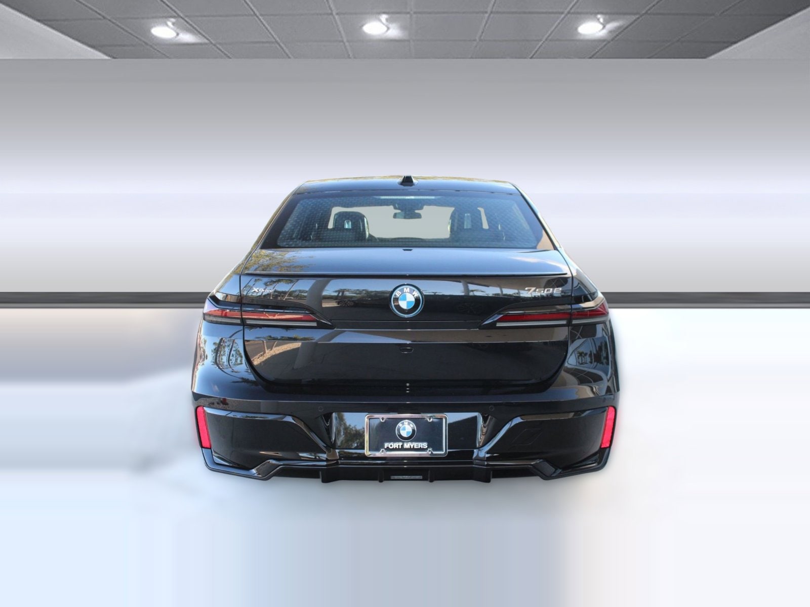 2026 BMW 7 Series 750e - Photo 10
