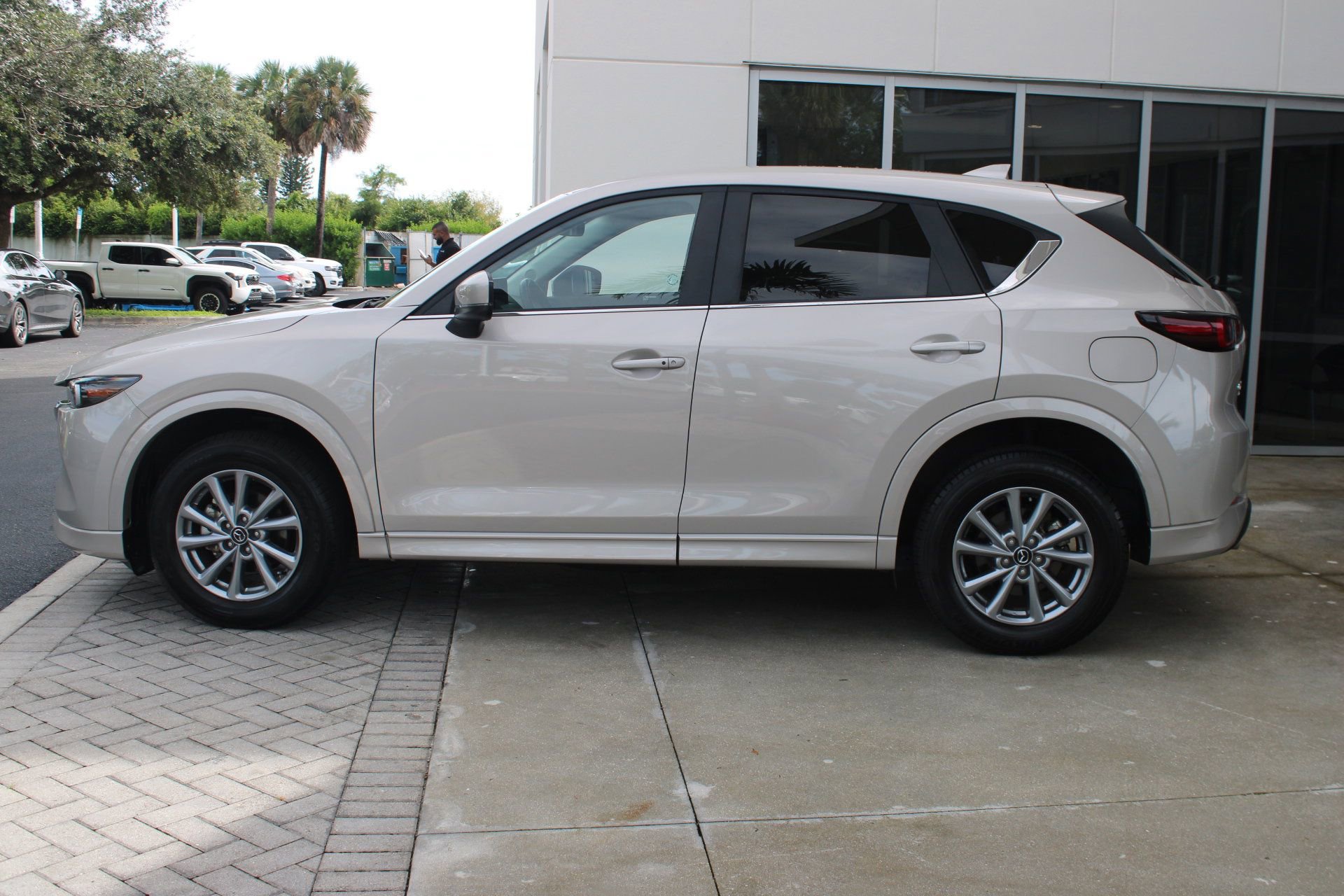 2024 Mazda CX-5 2.5 Select photo 2