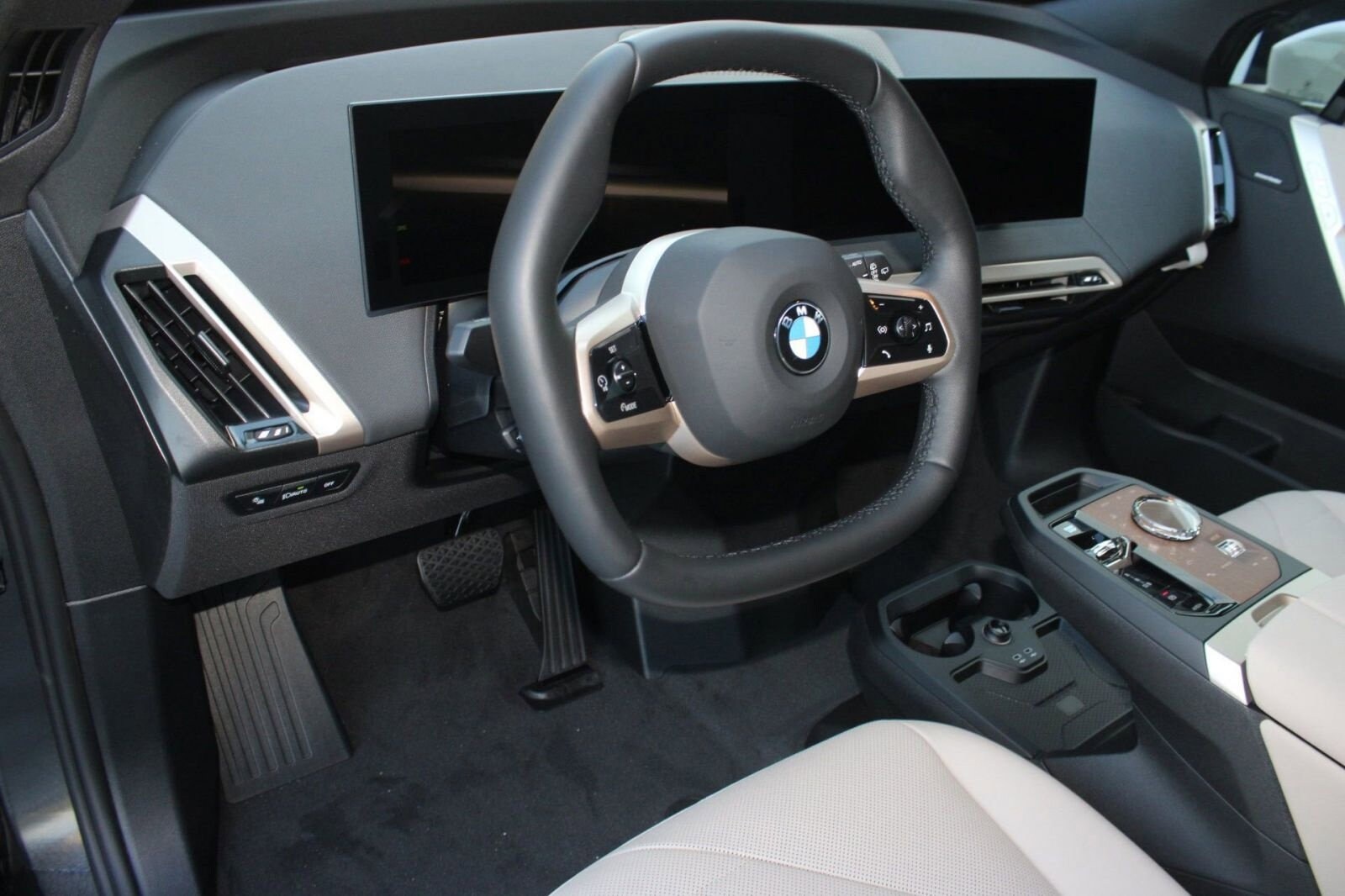 2026 Bmw iX photo 4
