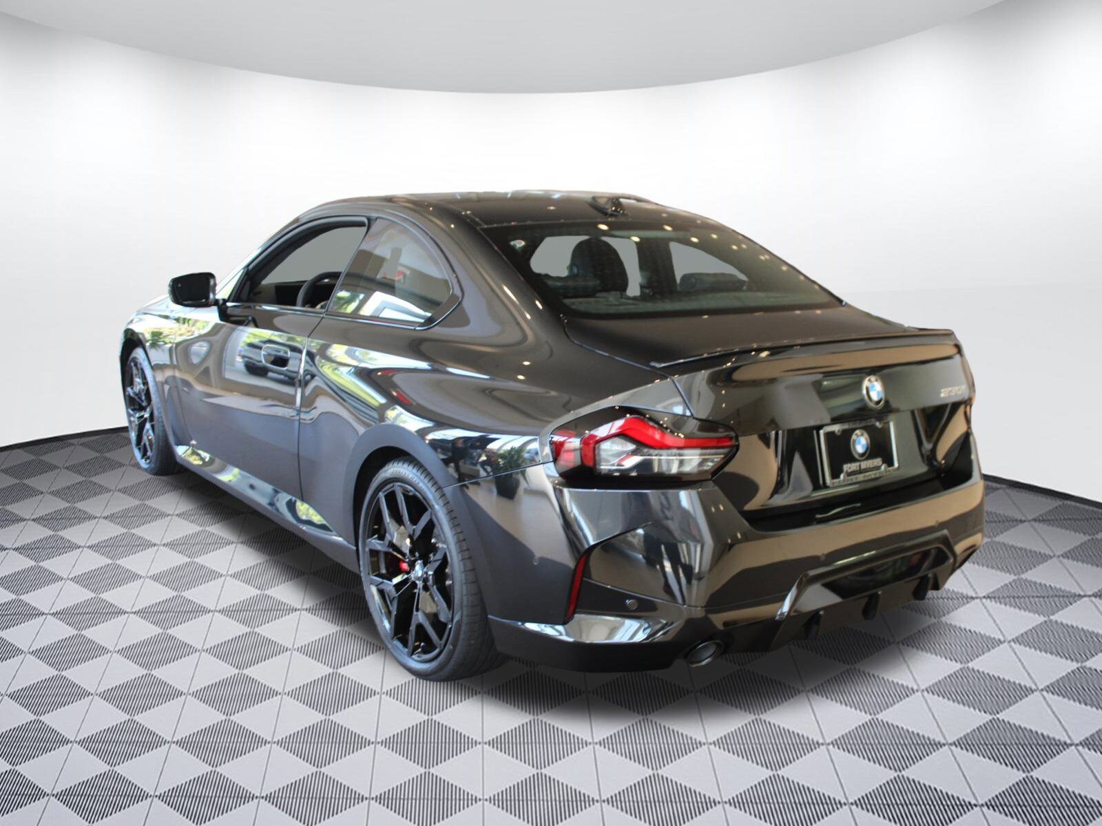 2025 Bmw 230i Coupe photo 3
