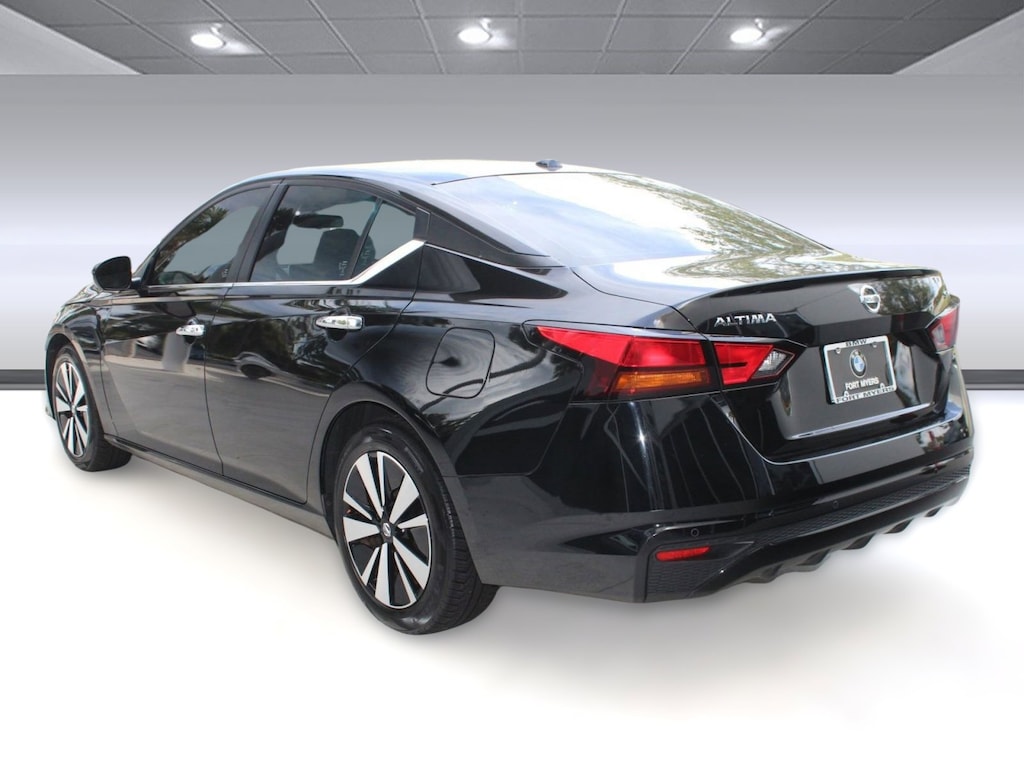 Used 2021 Nissan Altima 2.5 SV Sedan