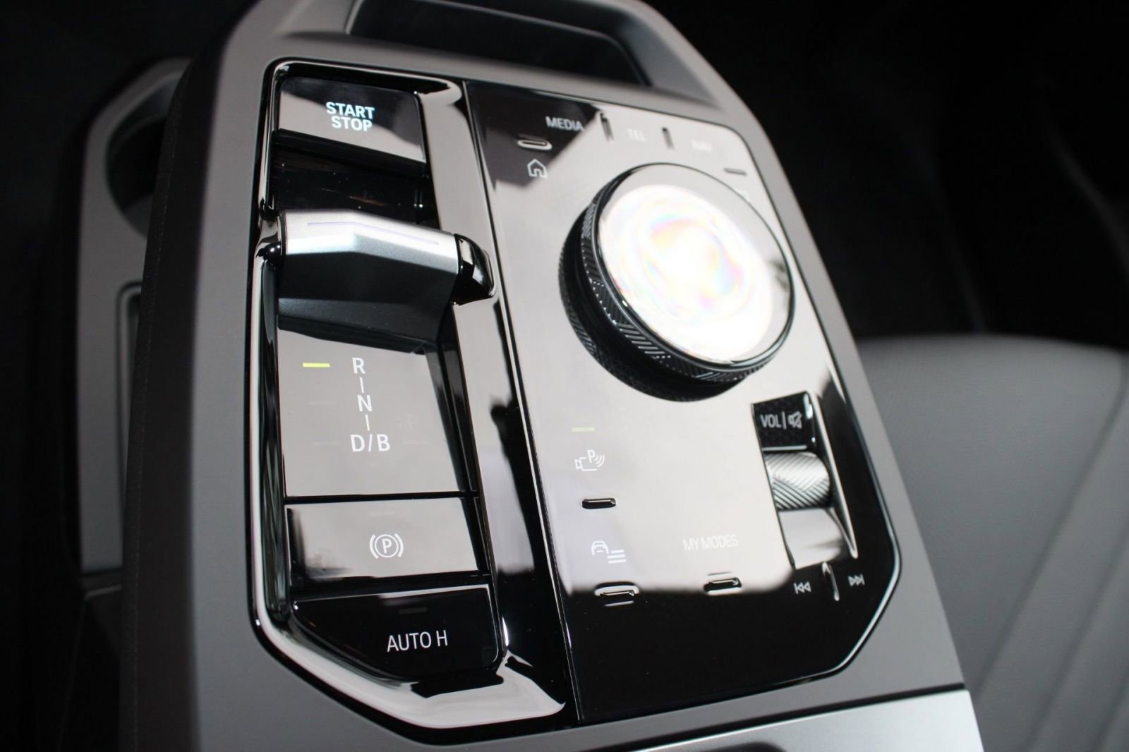 2026 BMW iX 45 - Photo 26