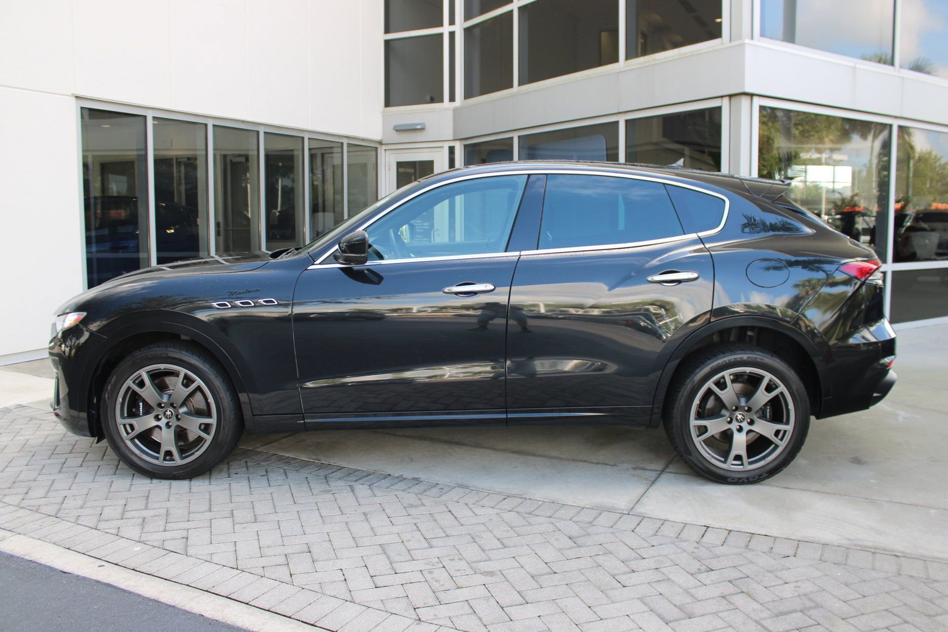 2023 Maserati Levante Modena S photo 2