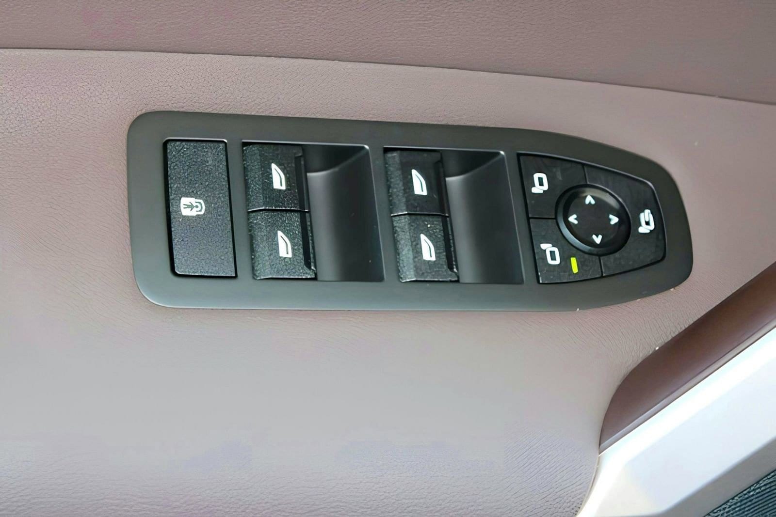 2026 BMW iX 60 - Photo 13