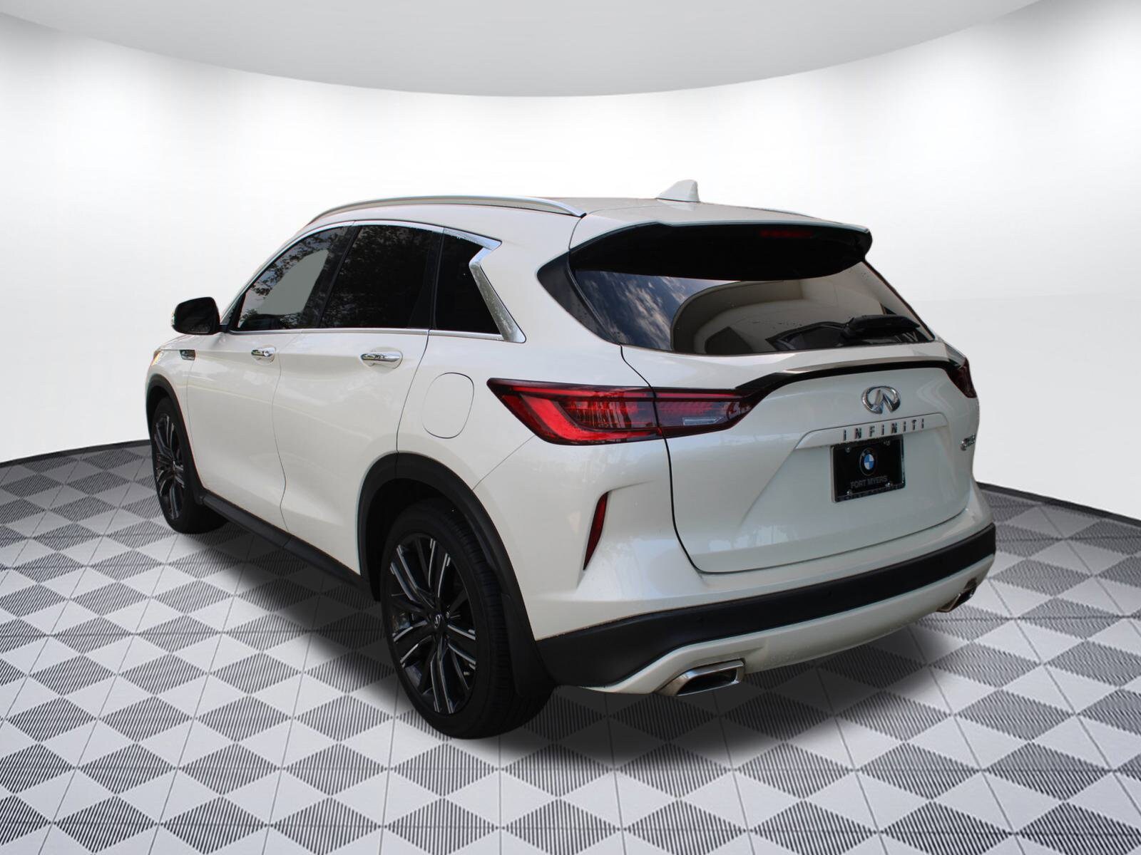 2022 Infiniti QX50 Luxe photo 3