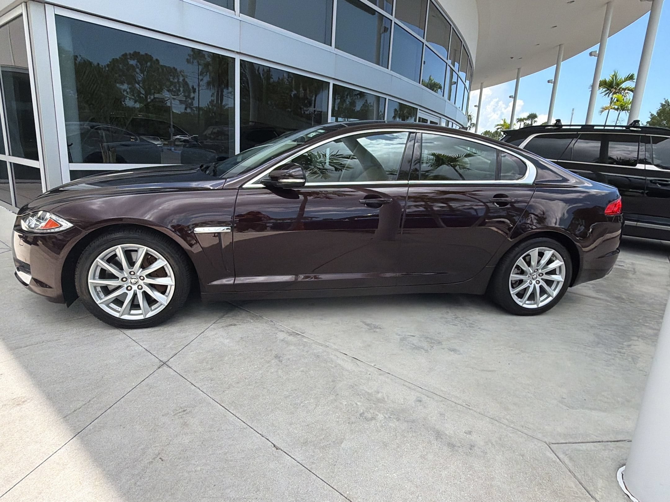 XF 2.0T Sedan