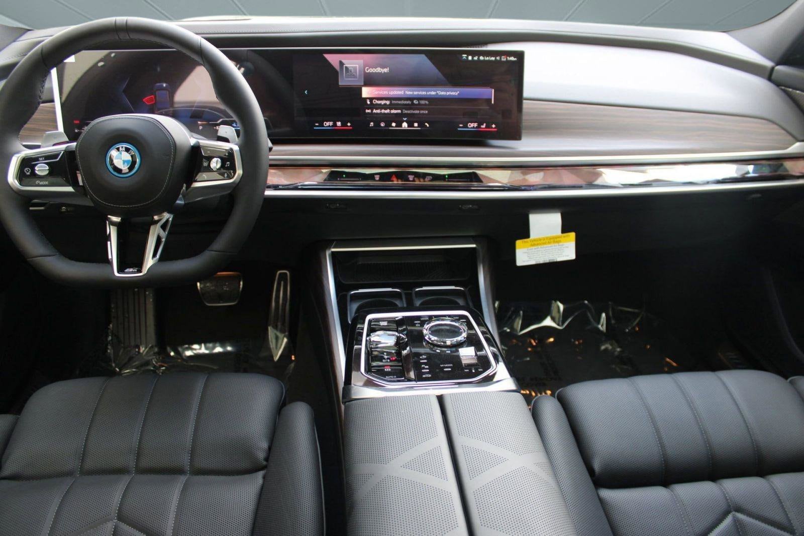2026 BMW 7 Series 750e - Photo 13