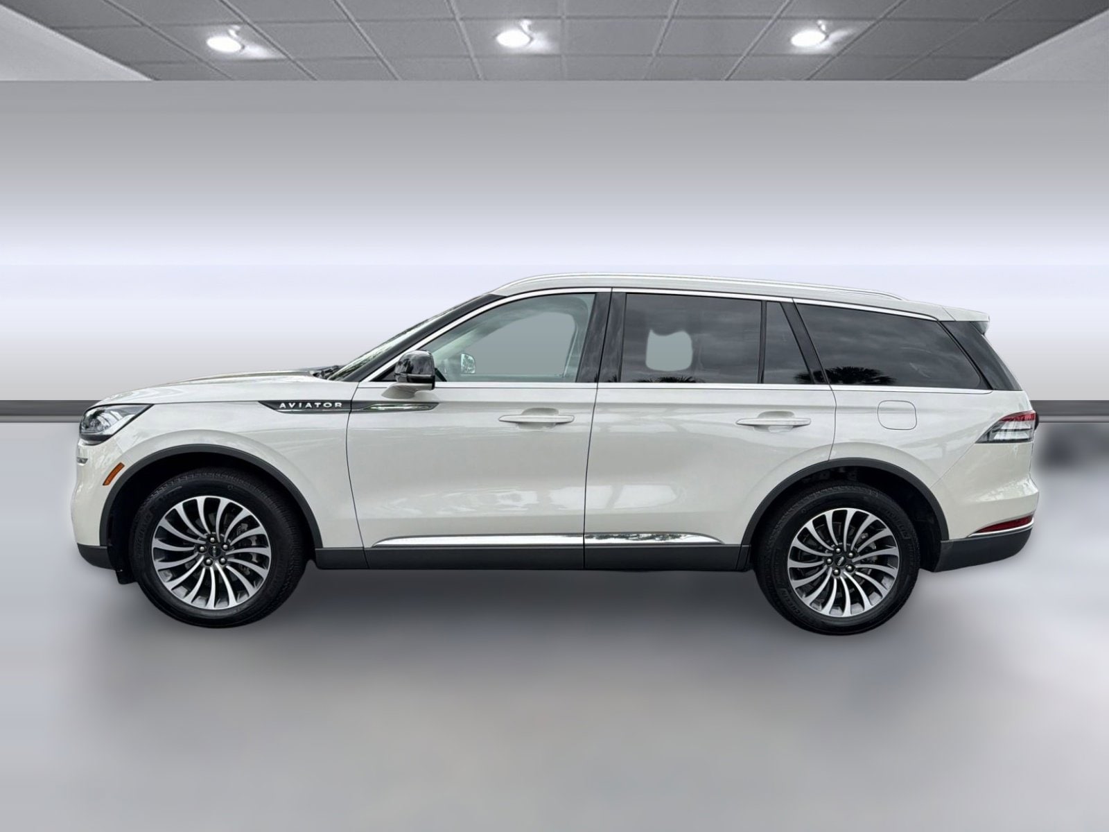 Aviator Standard SUV