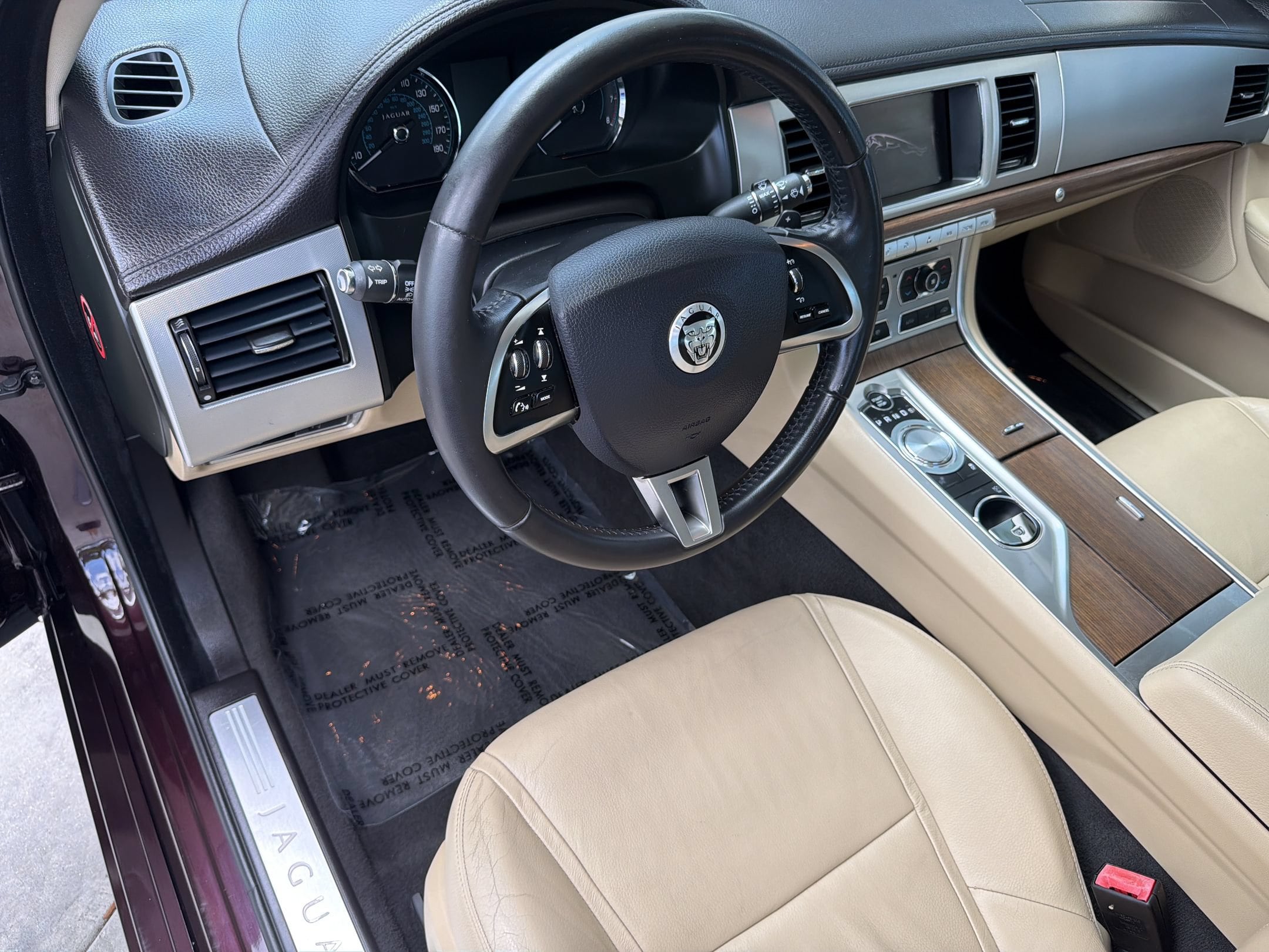 XF 2.0T Sedan