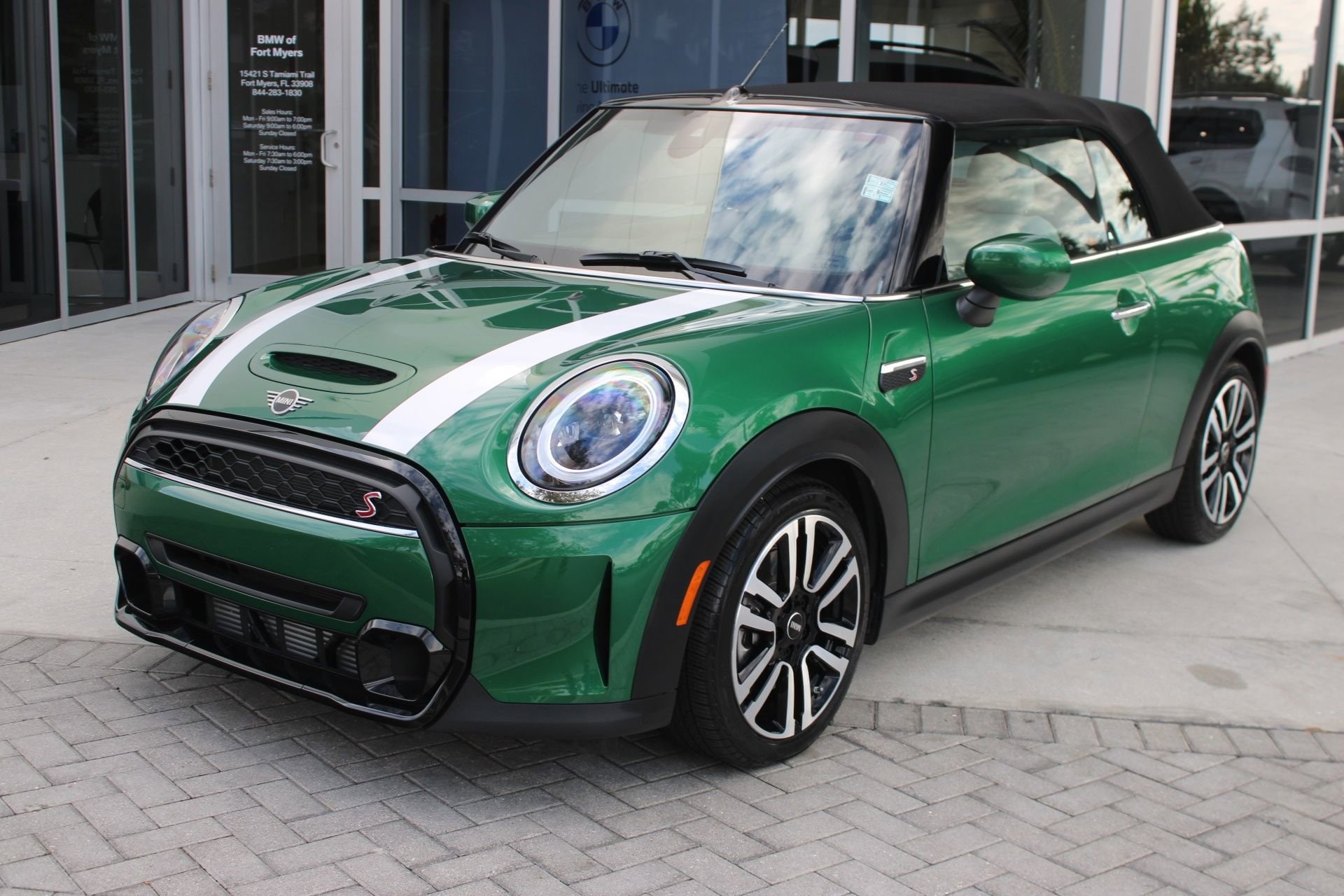 2023 MINI Convertible S's photo