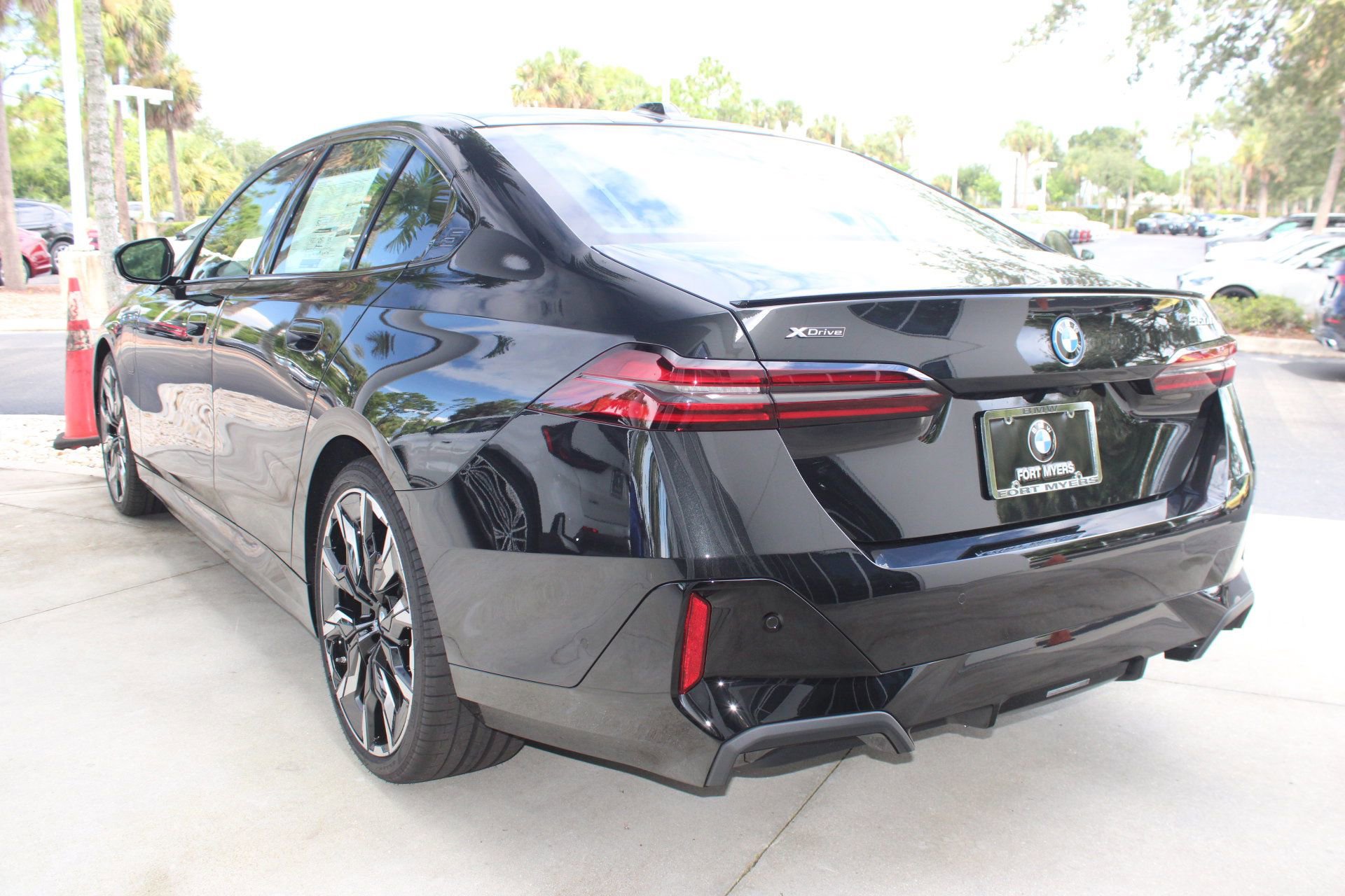 2026 Bmw 550e xDrive photo 3