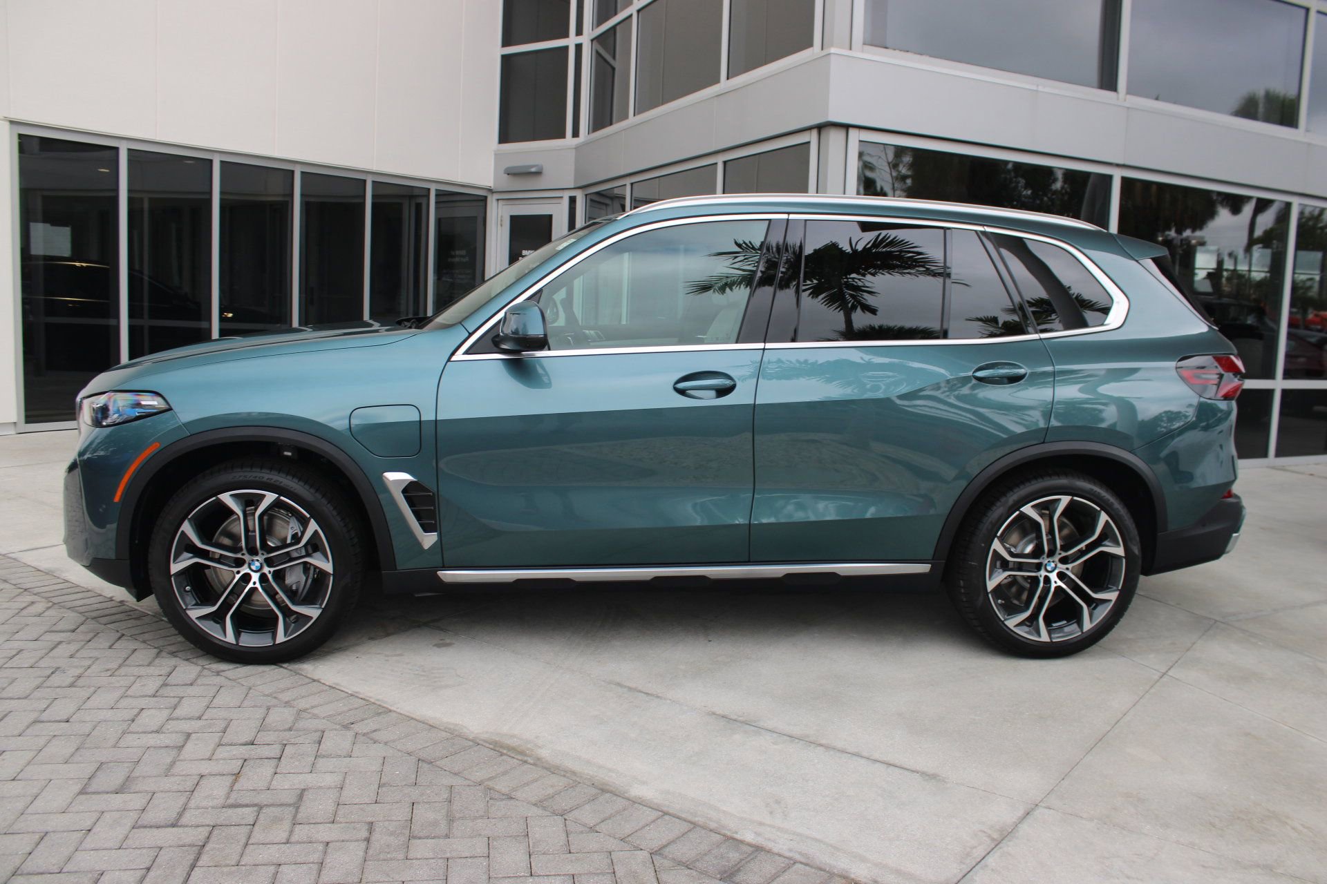 2026 Bmw X5 xDrive50e photo 2