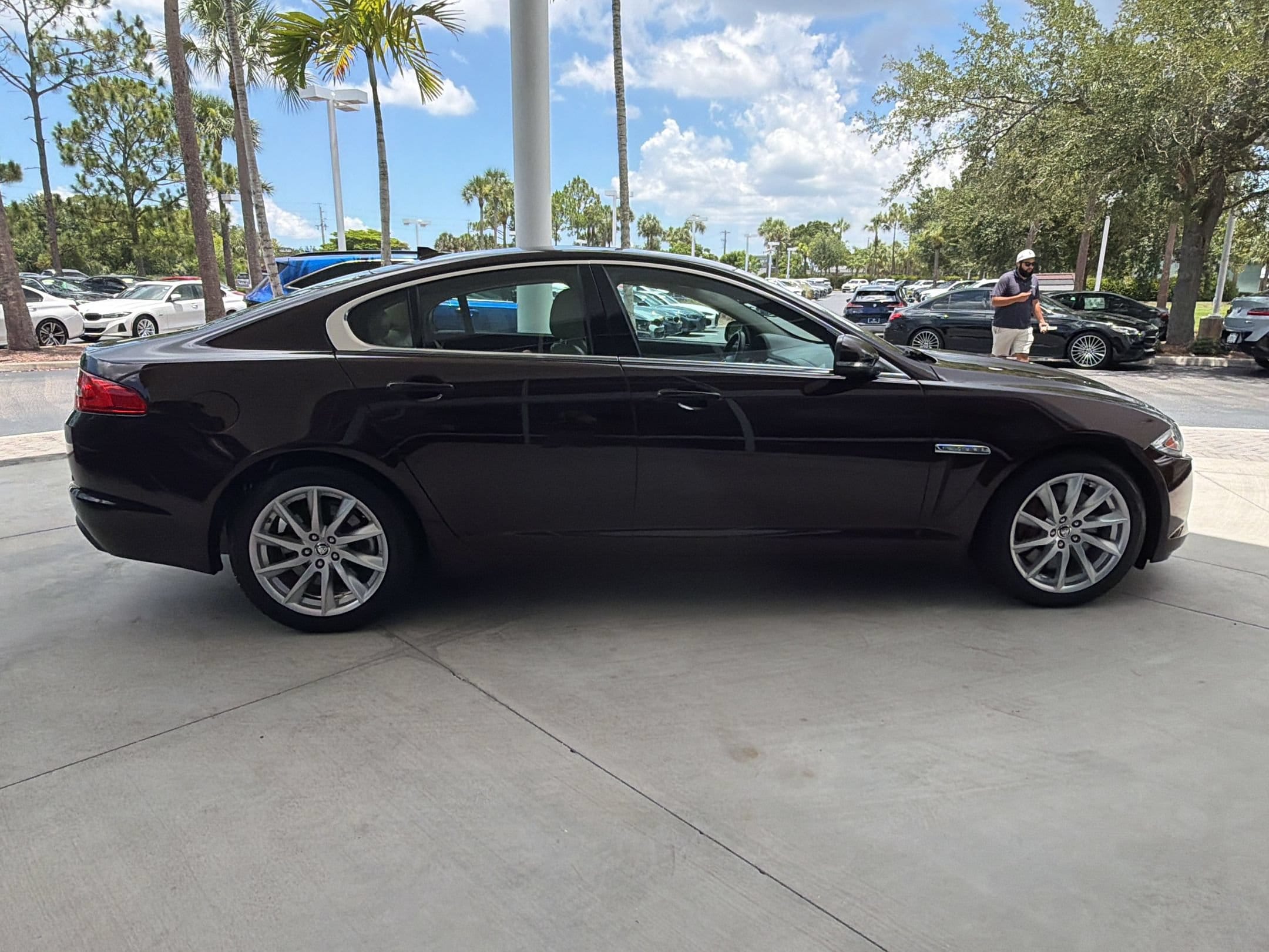 XF 2.0T Sedan