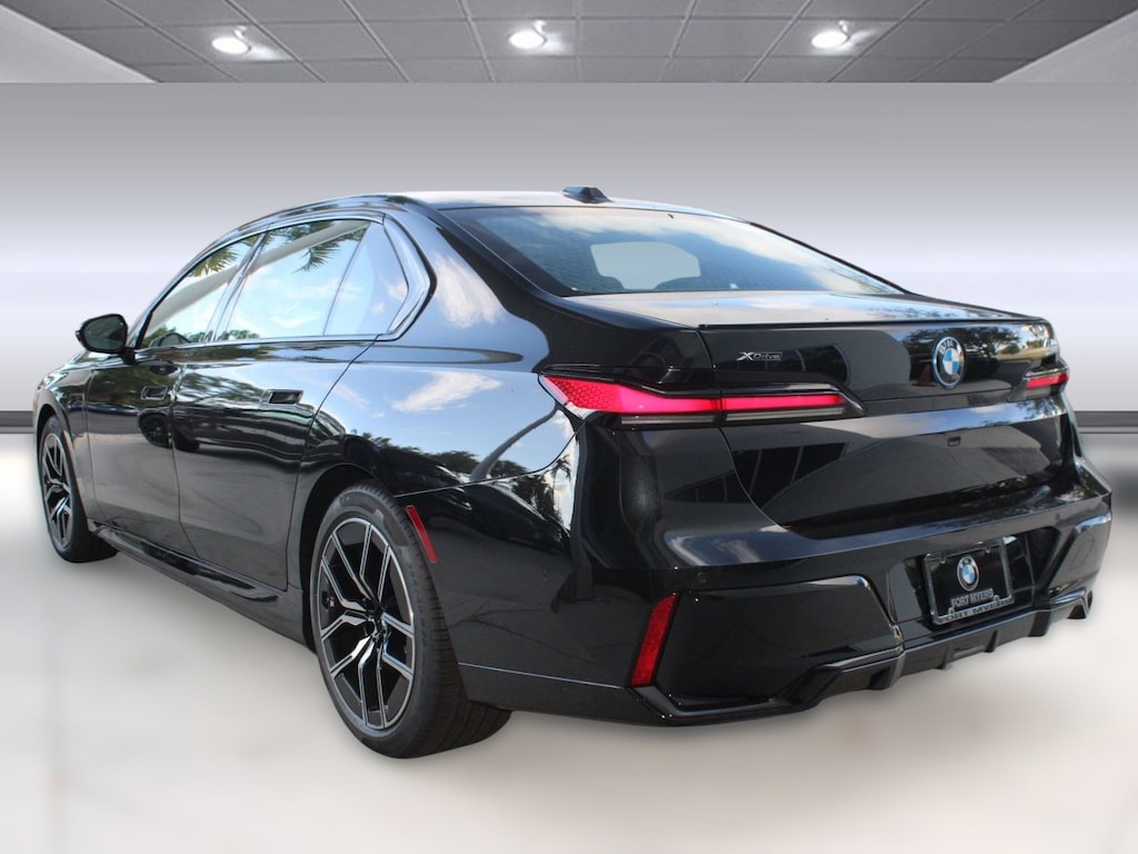 New 2026 BMW 750e xDrive Sedan