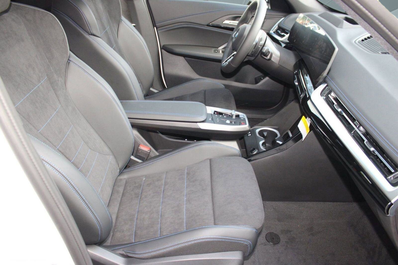 2025 BMW X1 28i - Photo 32