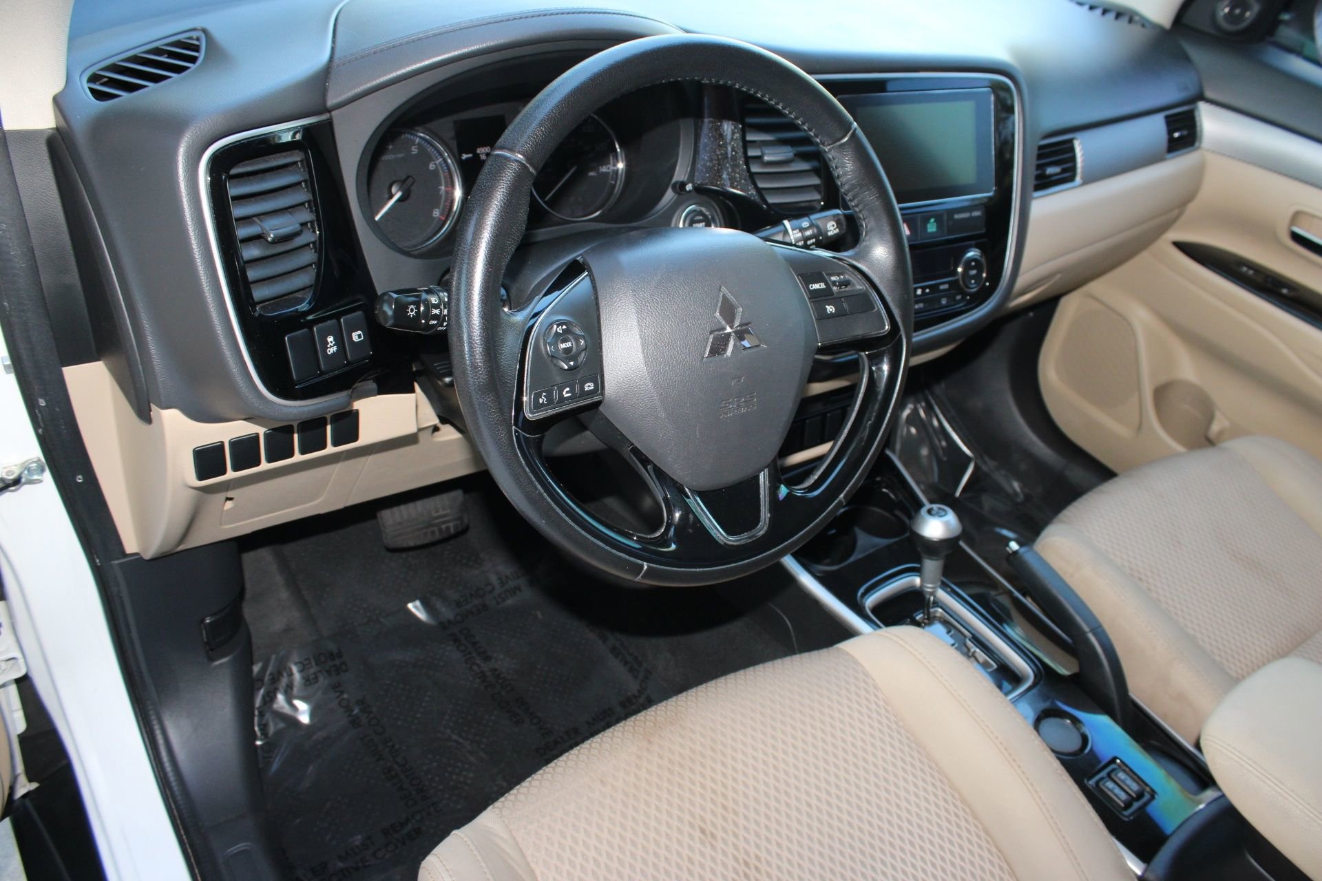 2017 Mitsubishi Outlander SE photo 3