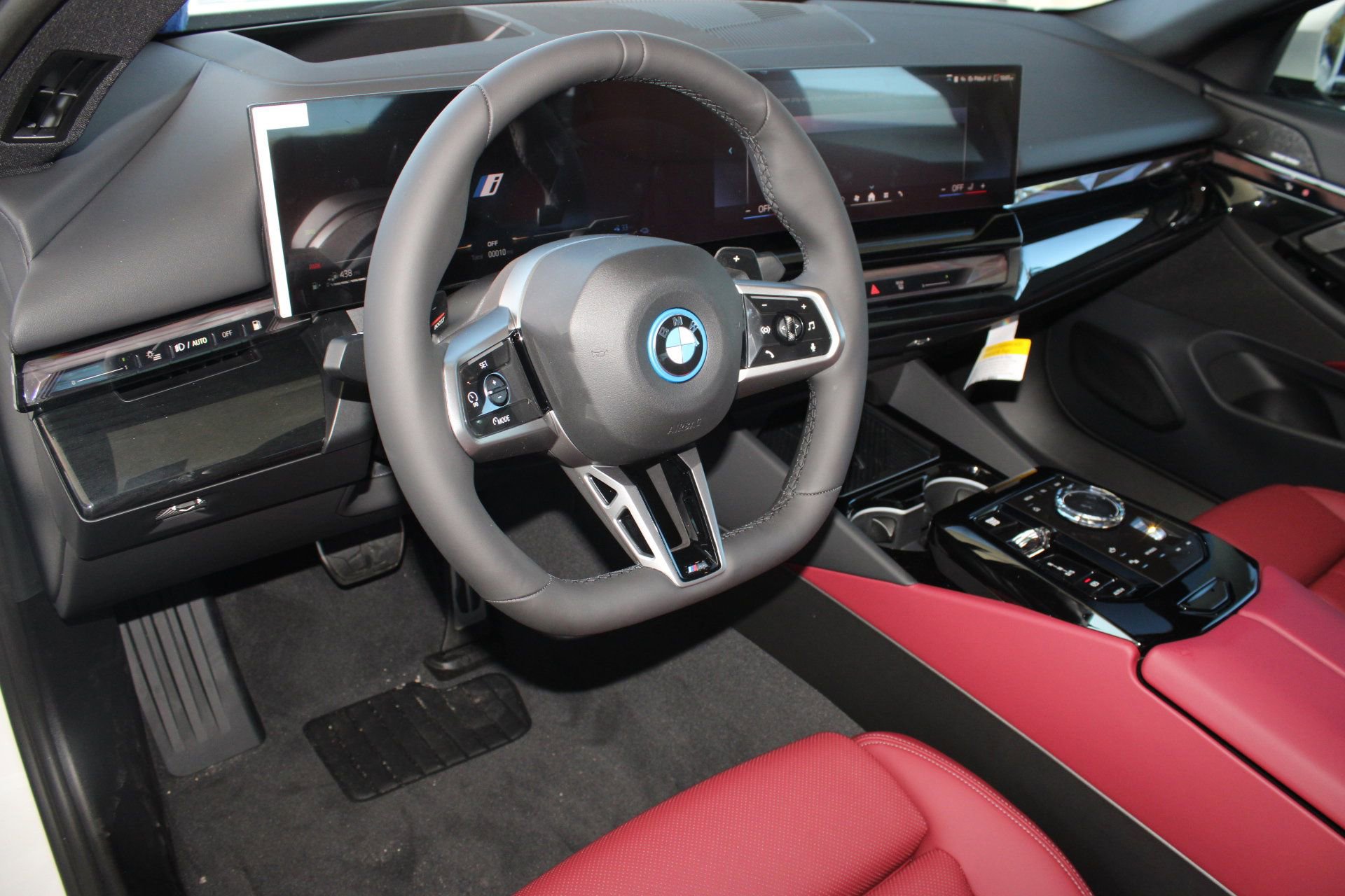 2026 Bmw 550e xDrive photo 4