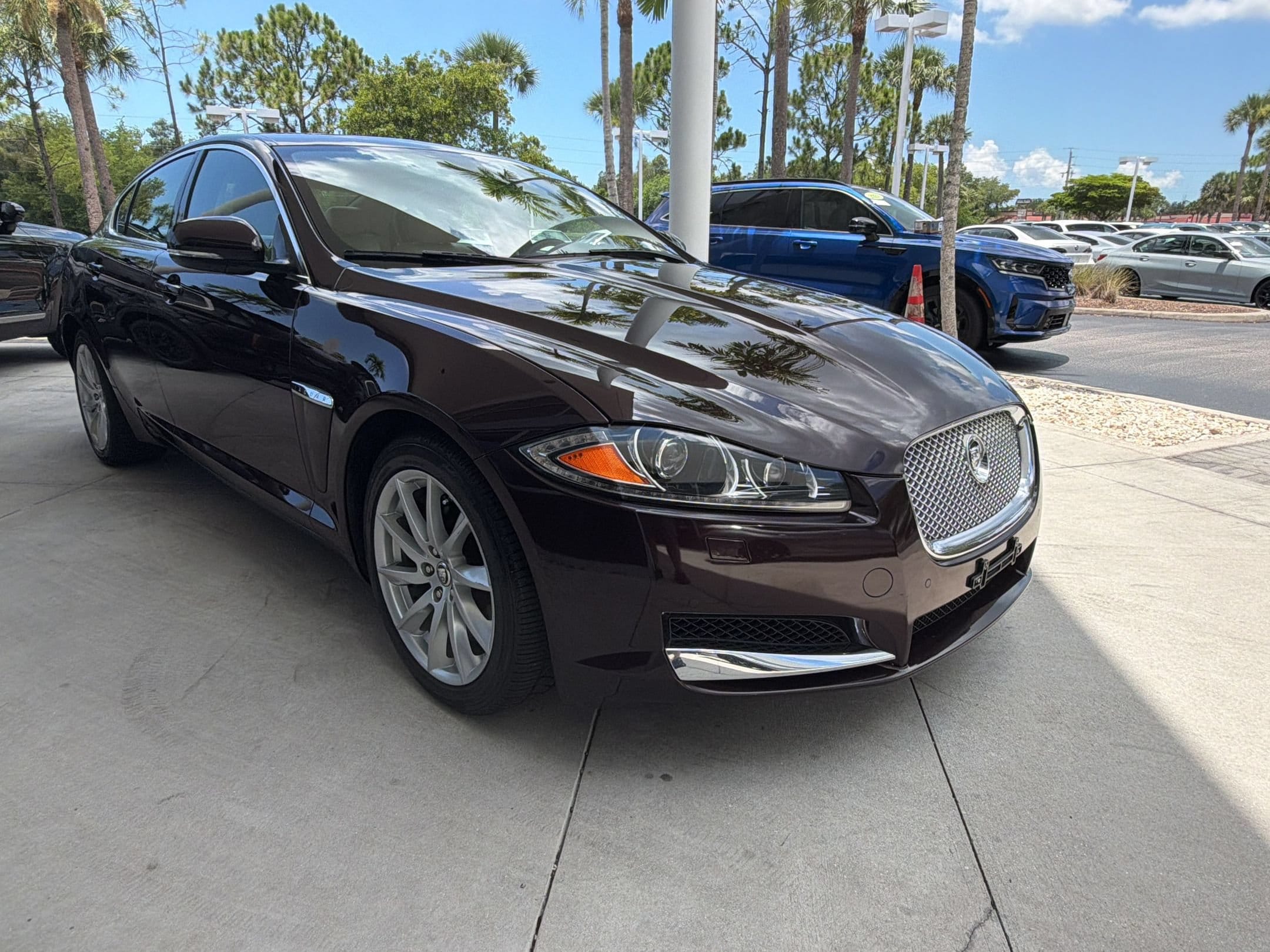 XF 2.0T Sedan