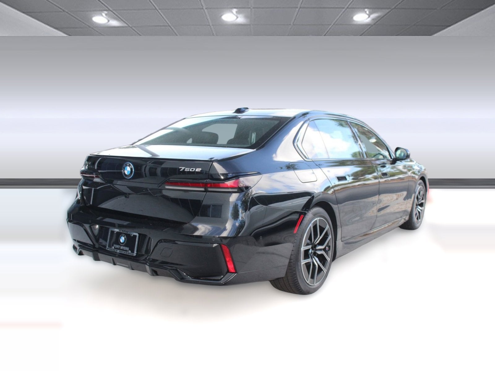 2026 BMW 7 Series 750e - Photo 8