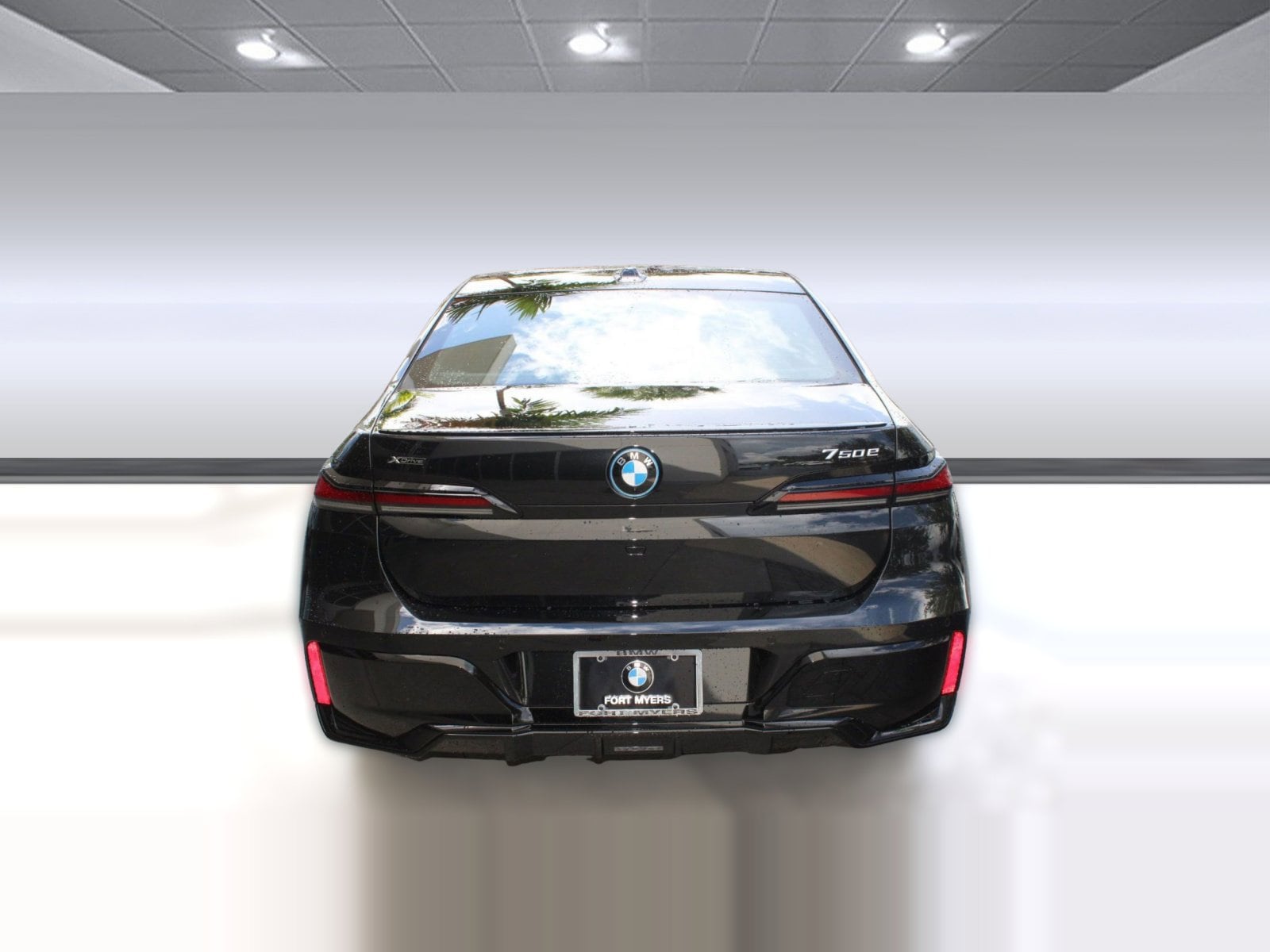 2026 BMW 7 Series 750e - Photo 9