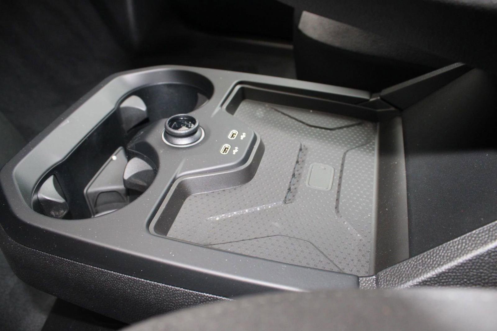 2026 BMW iX 45 - Photo 27