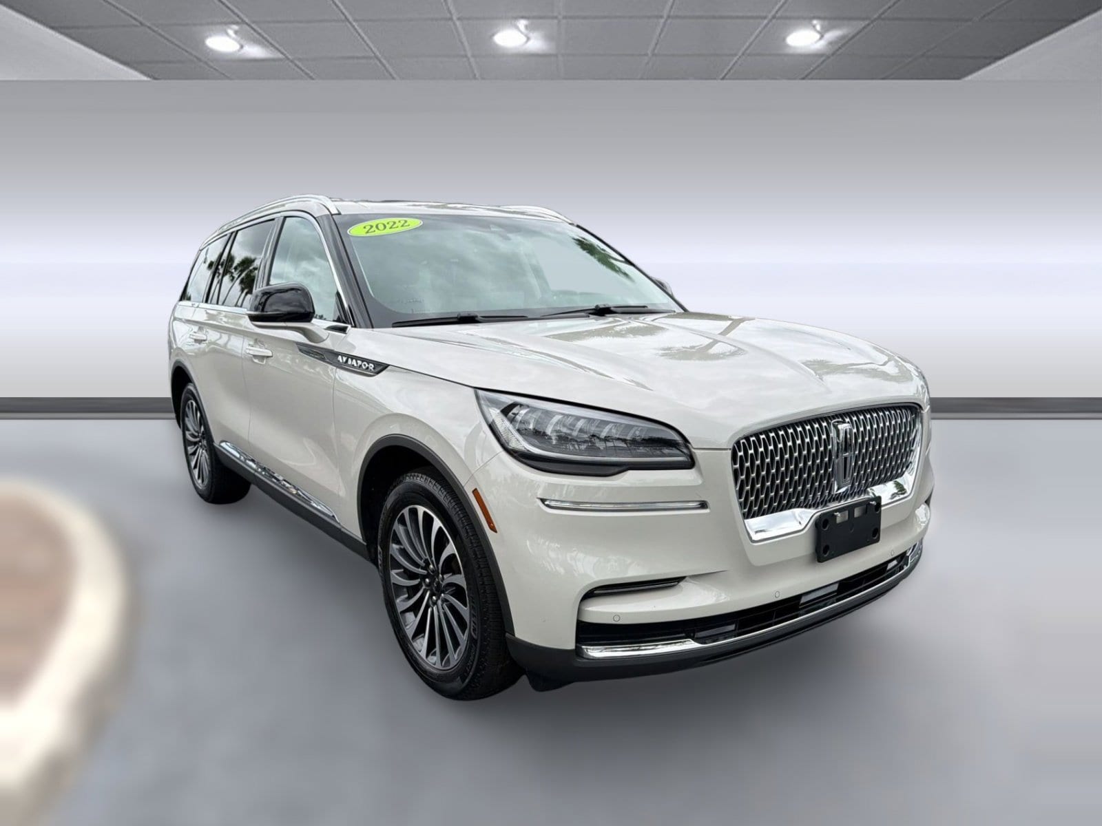 Aviator Standard SUV