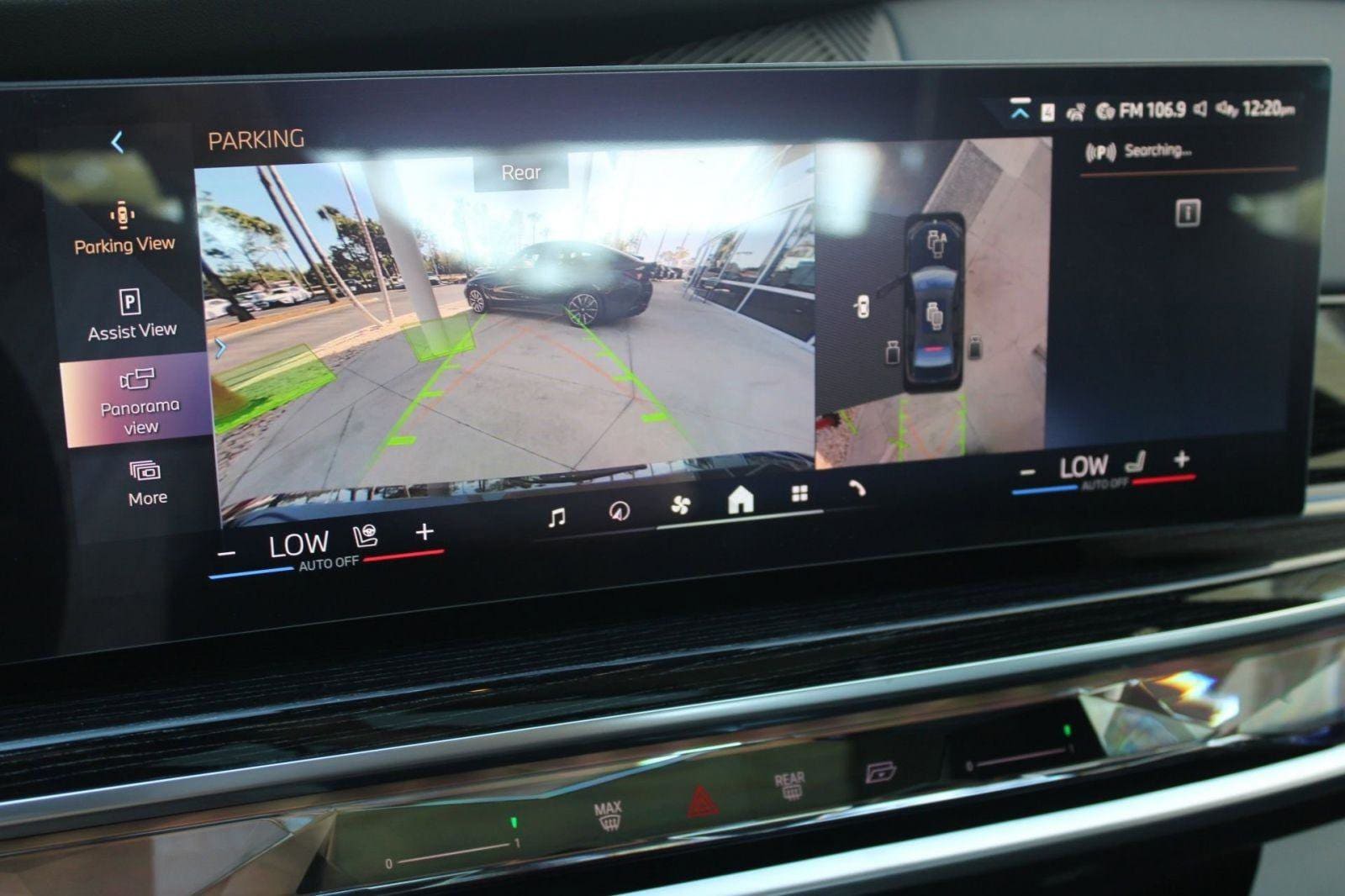 2026 BMW 7 Series 750e - Photo 25
