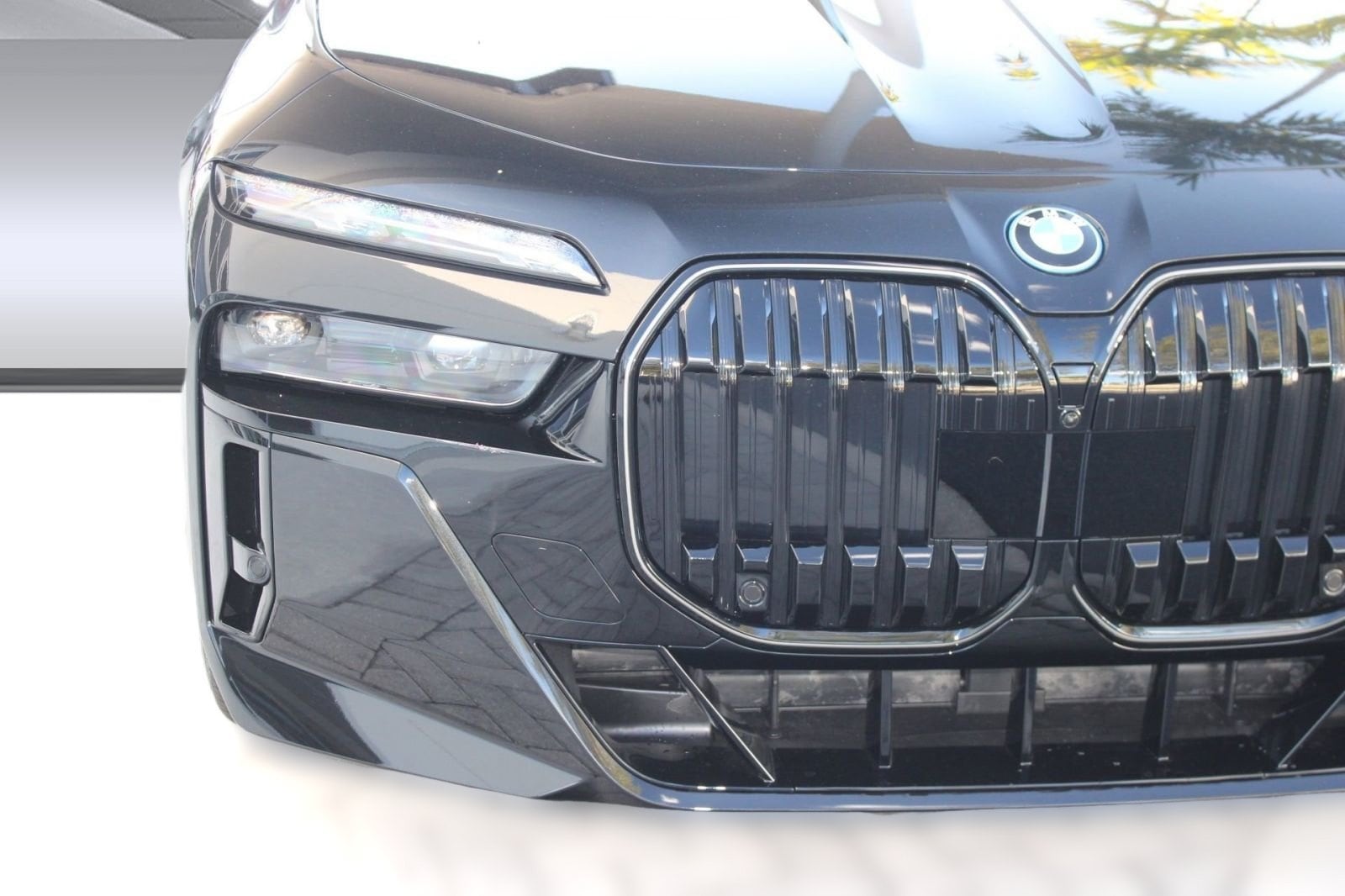 2026 BMW 7 Series 750e - Photo 11