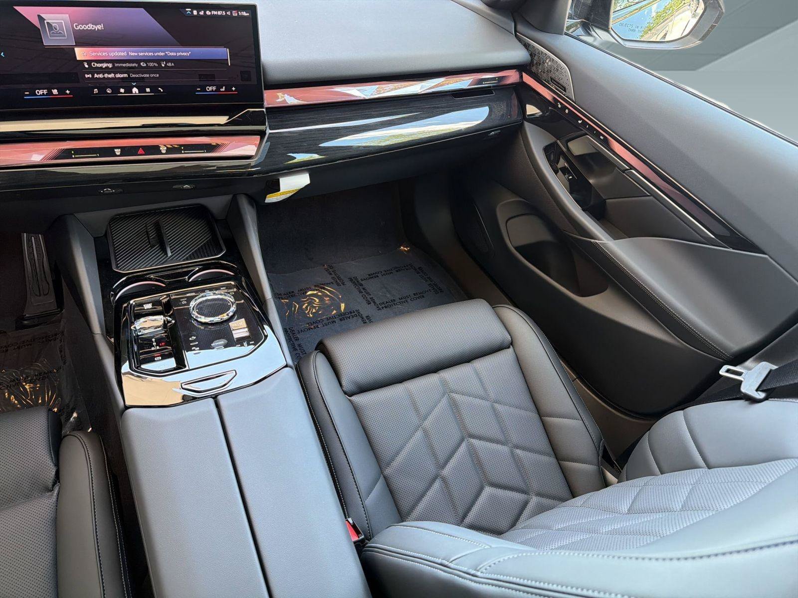 2027 BMW 5 Series 550e - Photo 27