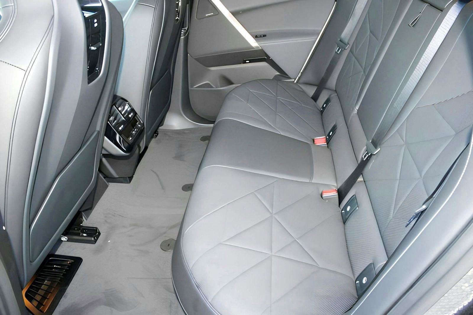 2026 BMW iX 60 - Photo 14