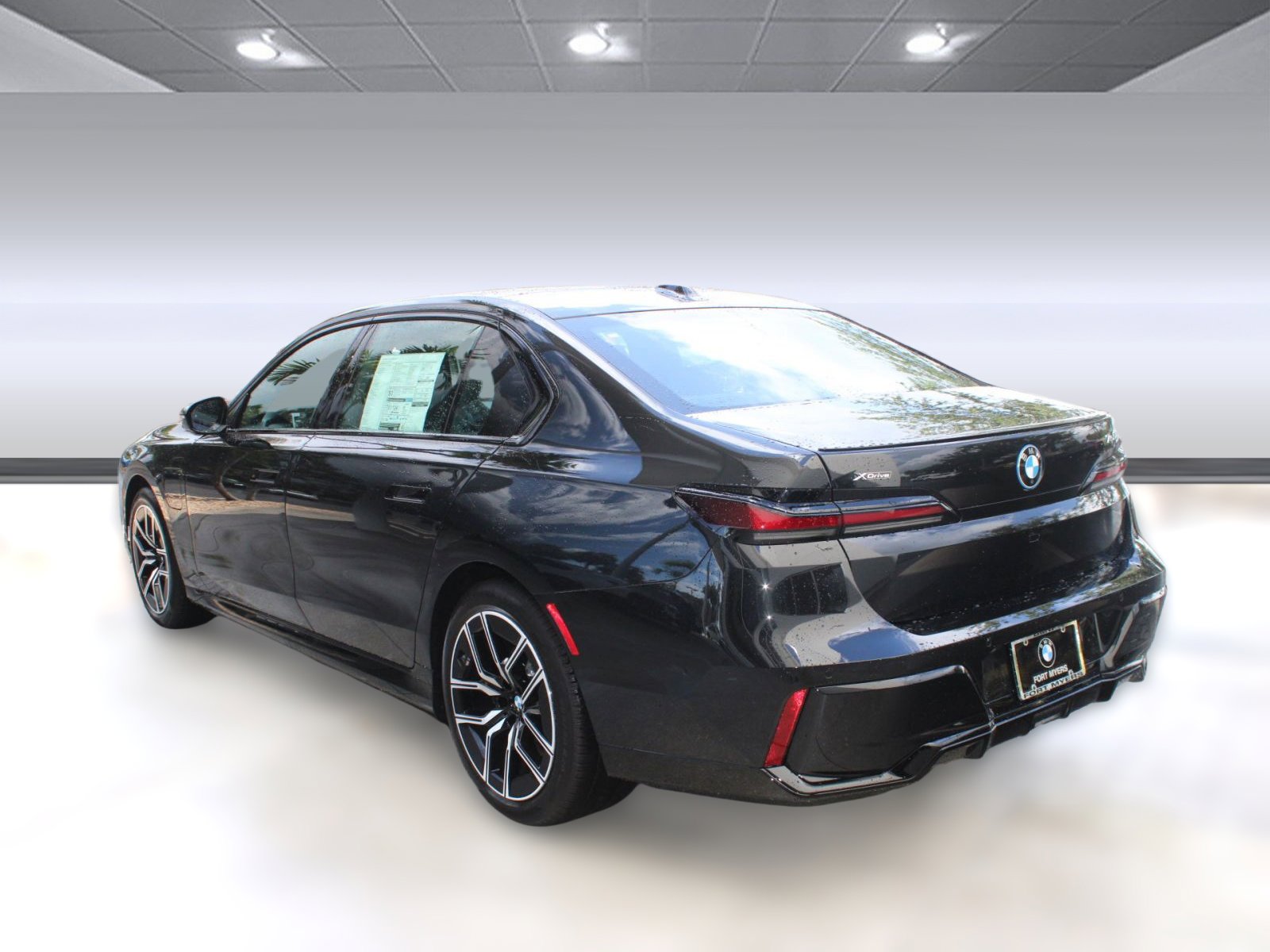 2026 Bmw 750e photo 3