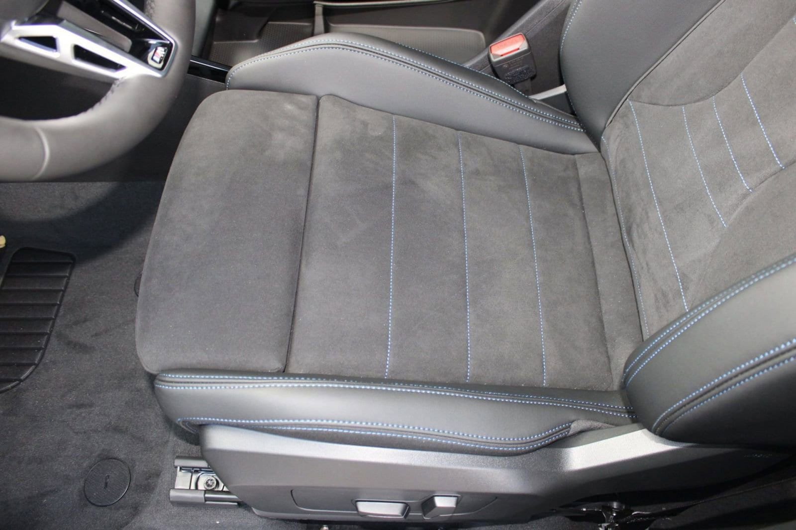 2025 BMW X1 28i - Photo 14