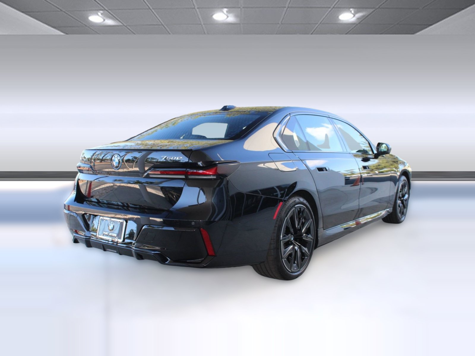 2026 BMW 7 Series 750e - Photo 9