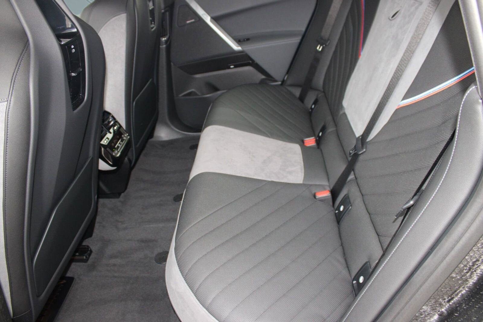 2026 BMW iX 45 - Photo 14