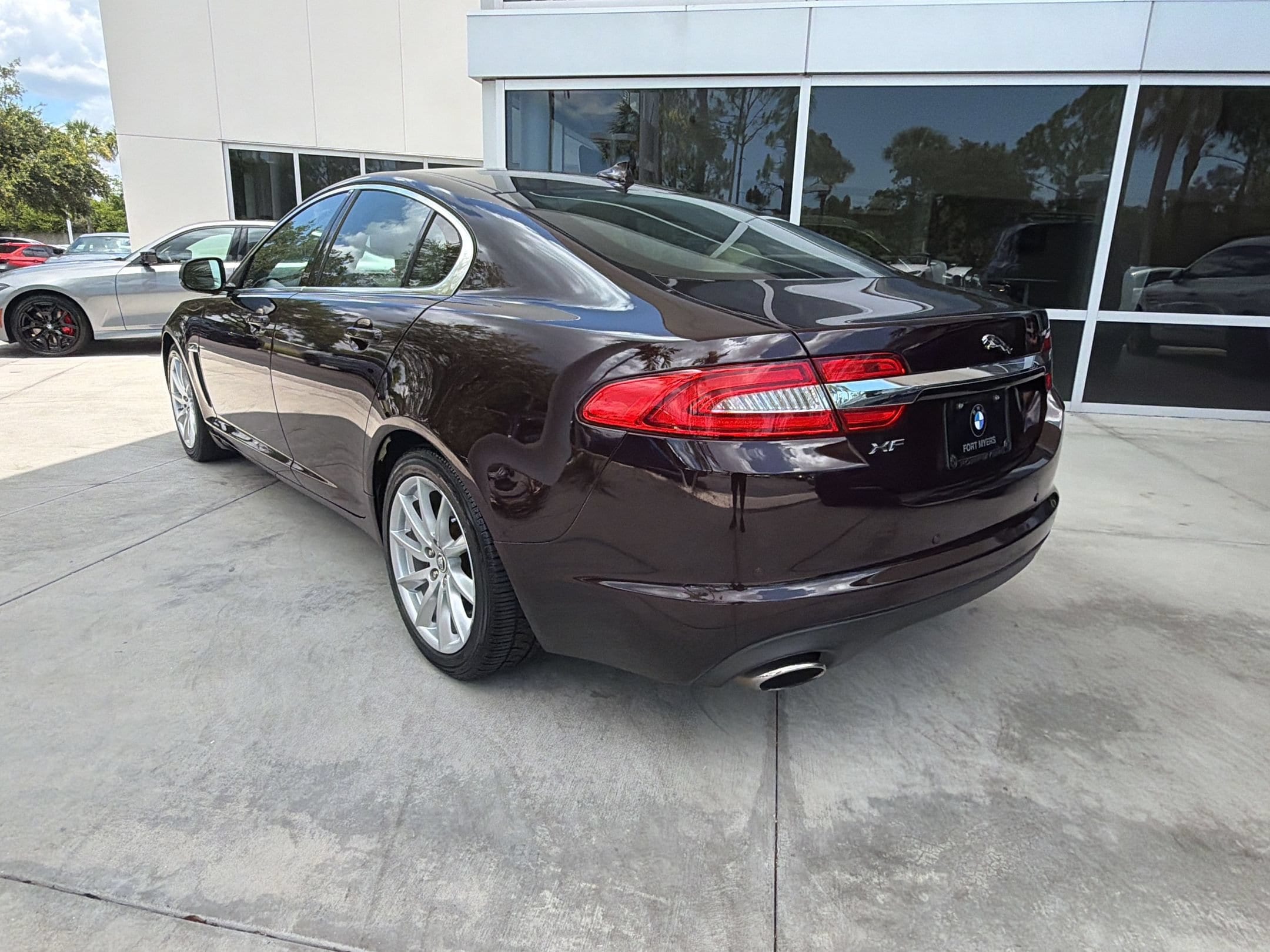 XF 2.0T Sedan