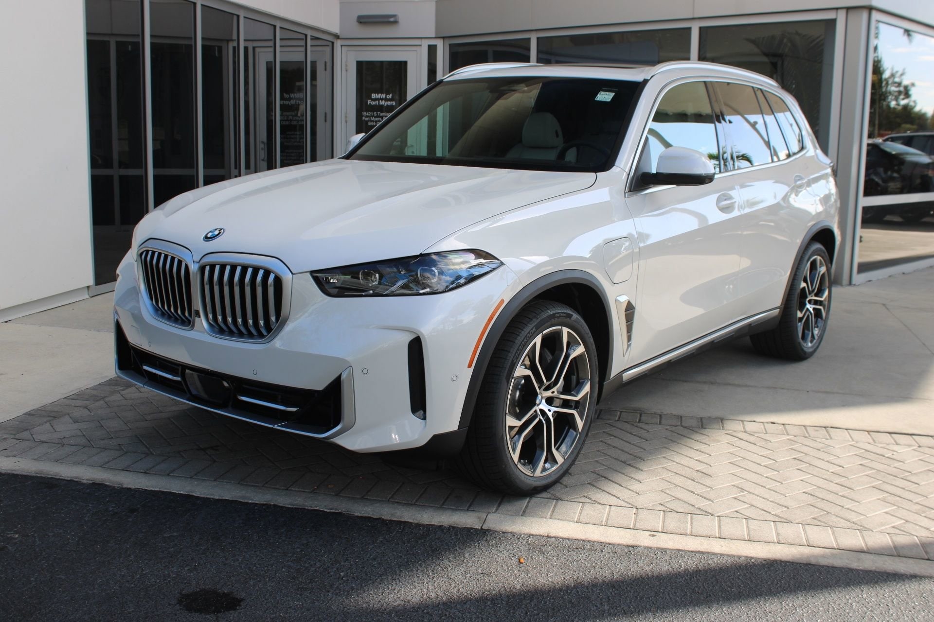 2026 BMW X5 50e's photo