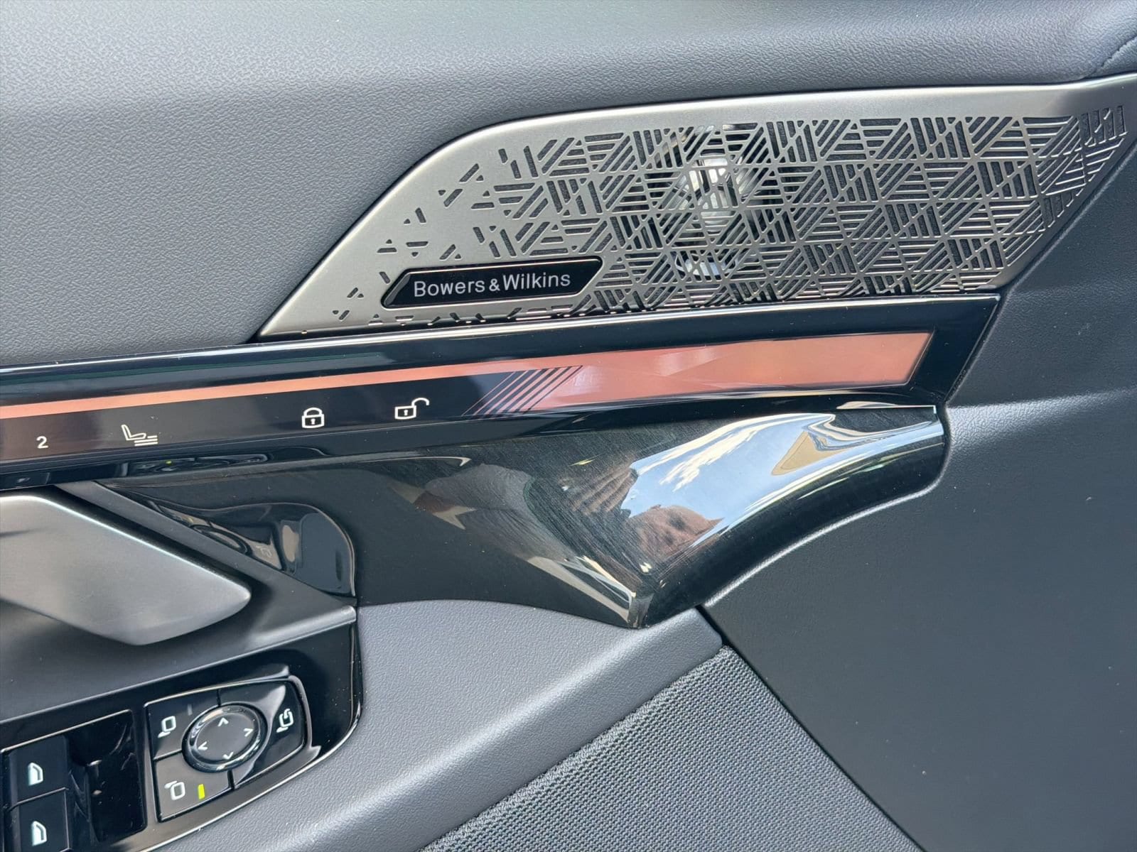 2027 BMW 5 Series 550e - Photo 21