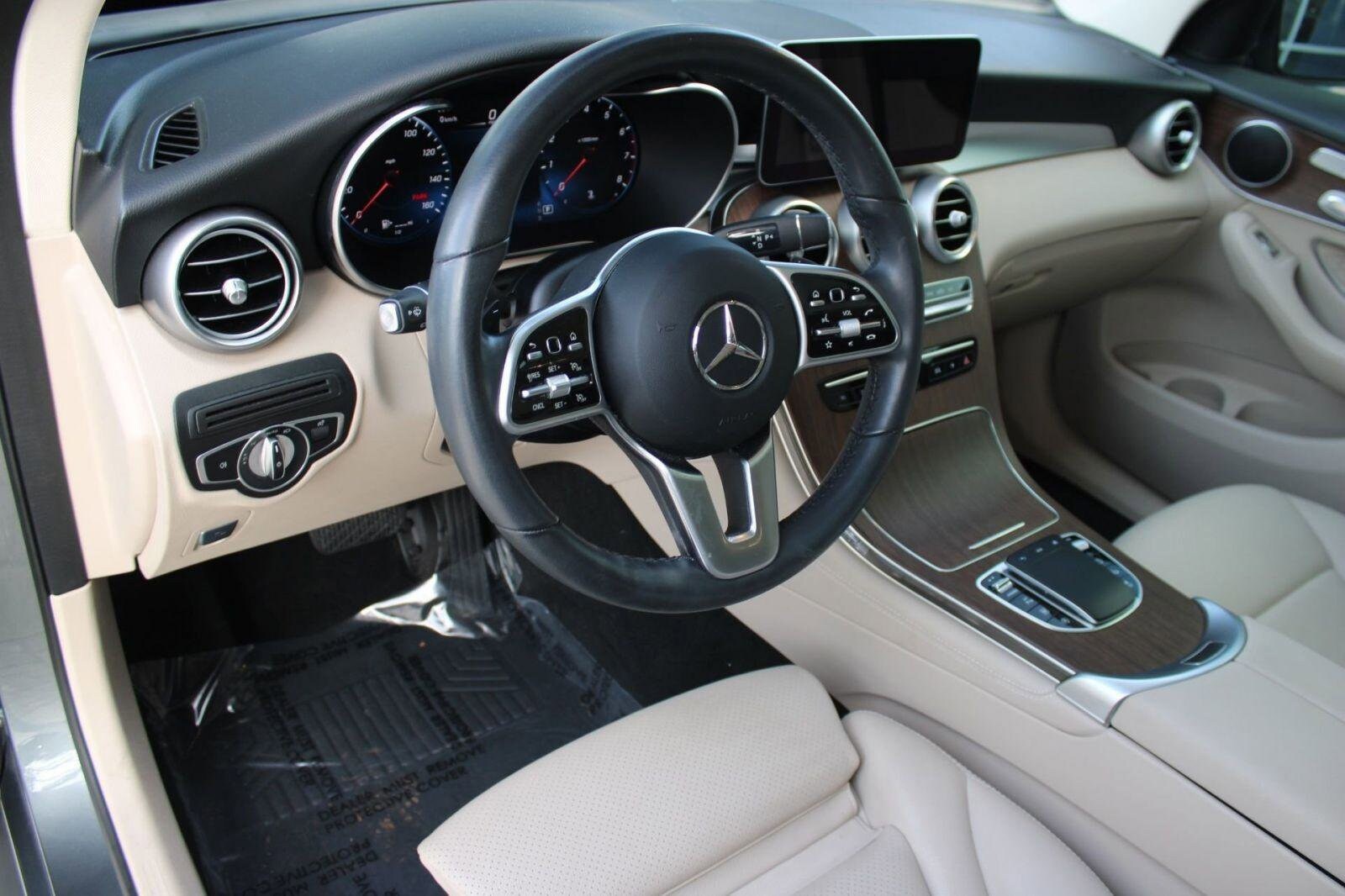 2021 Mercedes Benz GLC 300 photo 4