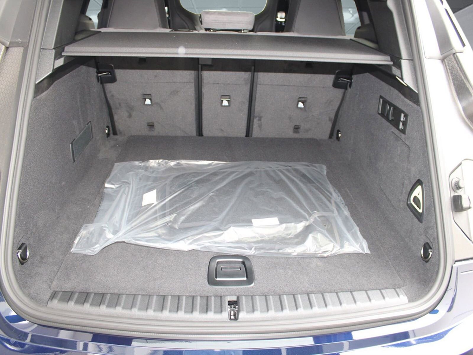 2026 BMW iX 45 - Photo 30