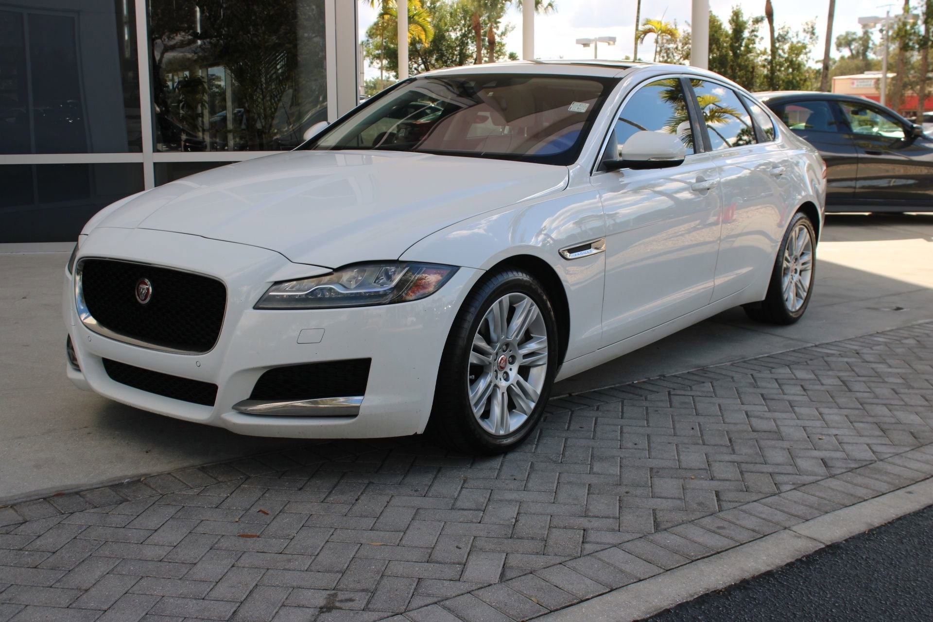 2016 Jaguar XF Premium's photo