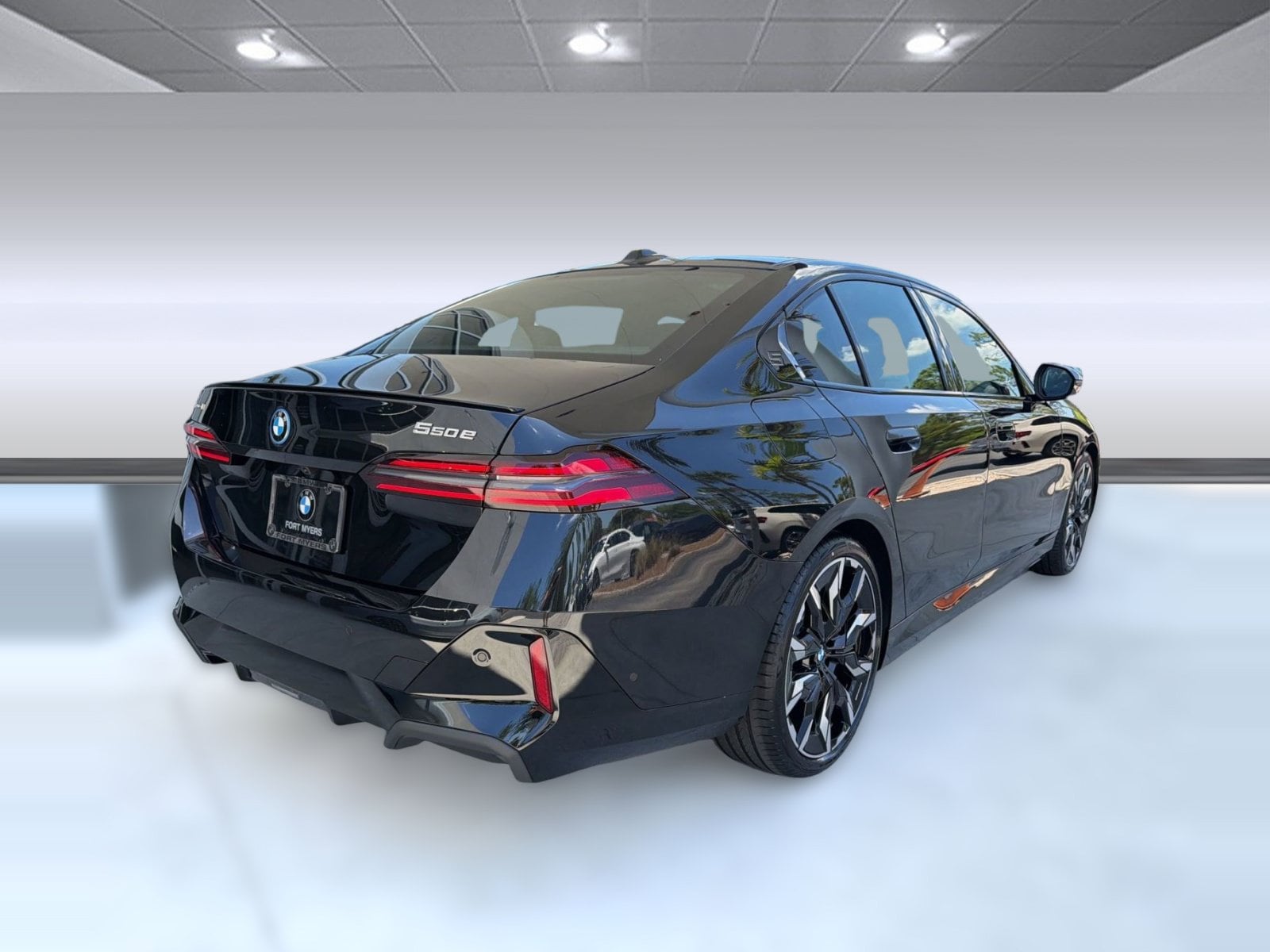 2027 BMW 5 Series 550e - Photo 9