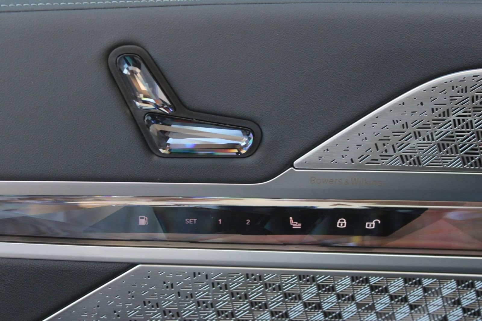 2026 BMW 7 Series 750e - Photo 20