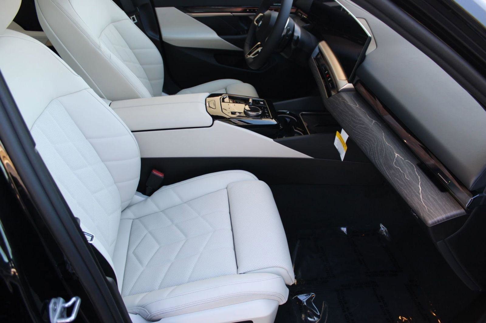 2026 BMW 5 Series 530i - Photo 30