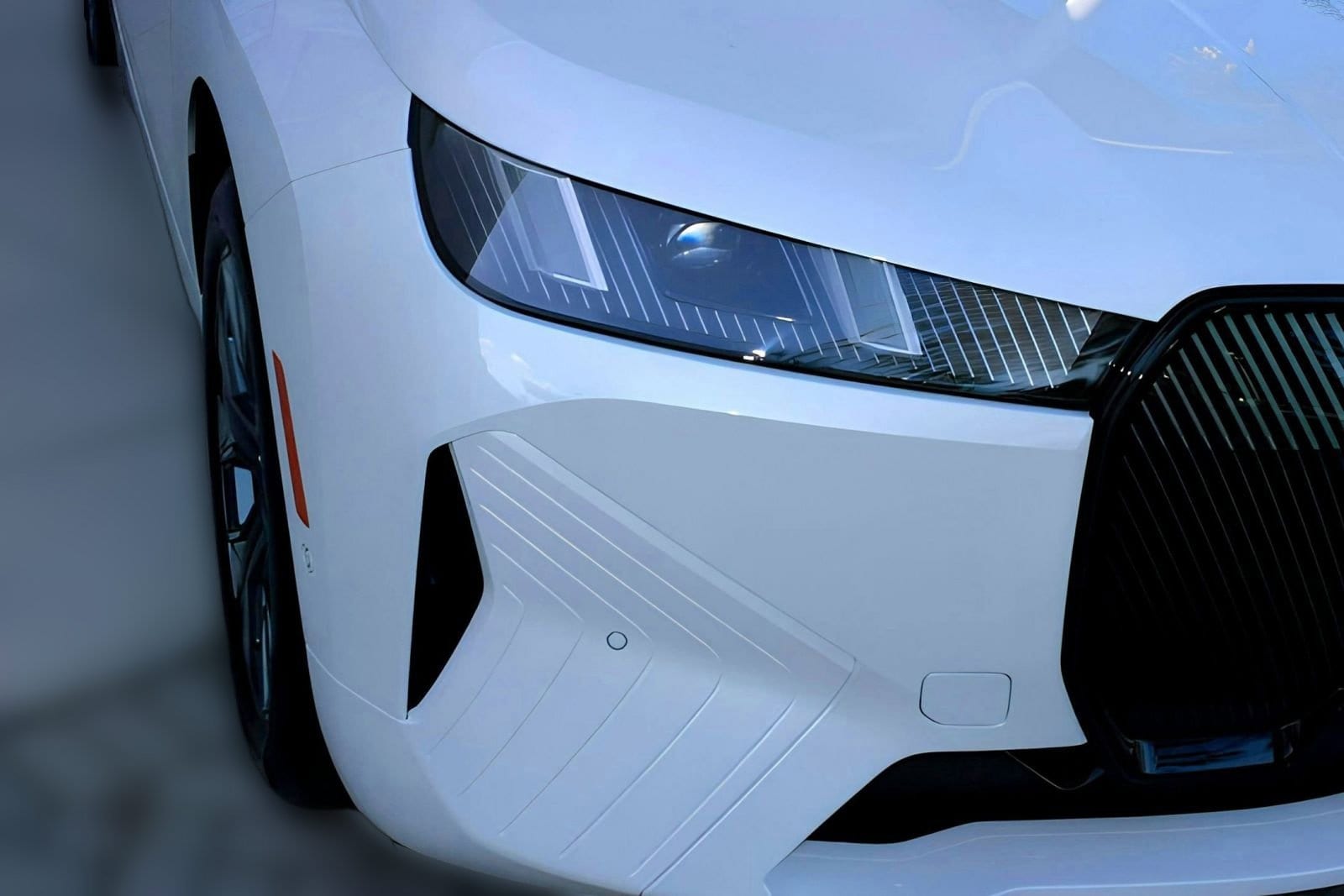 2026 BMW iX 60 - Photo 11