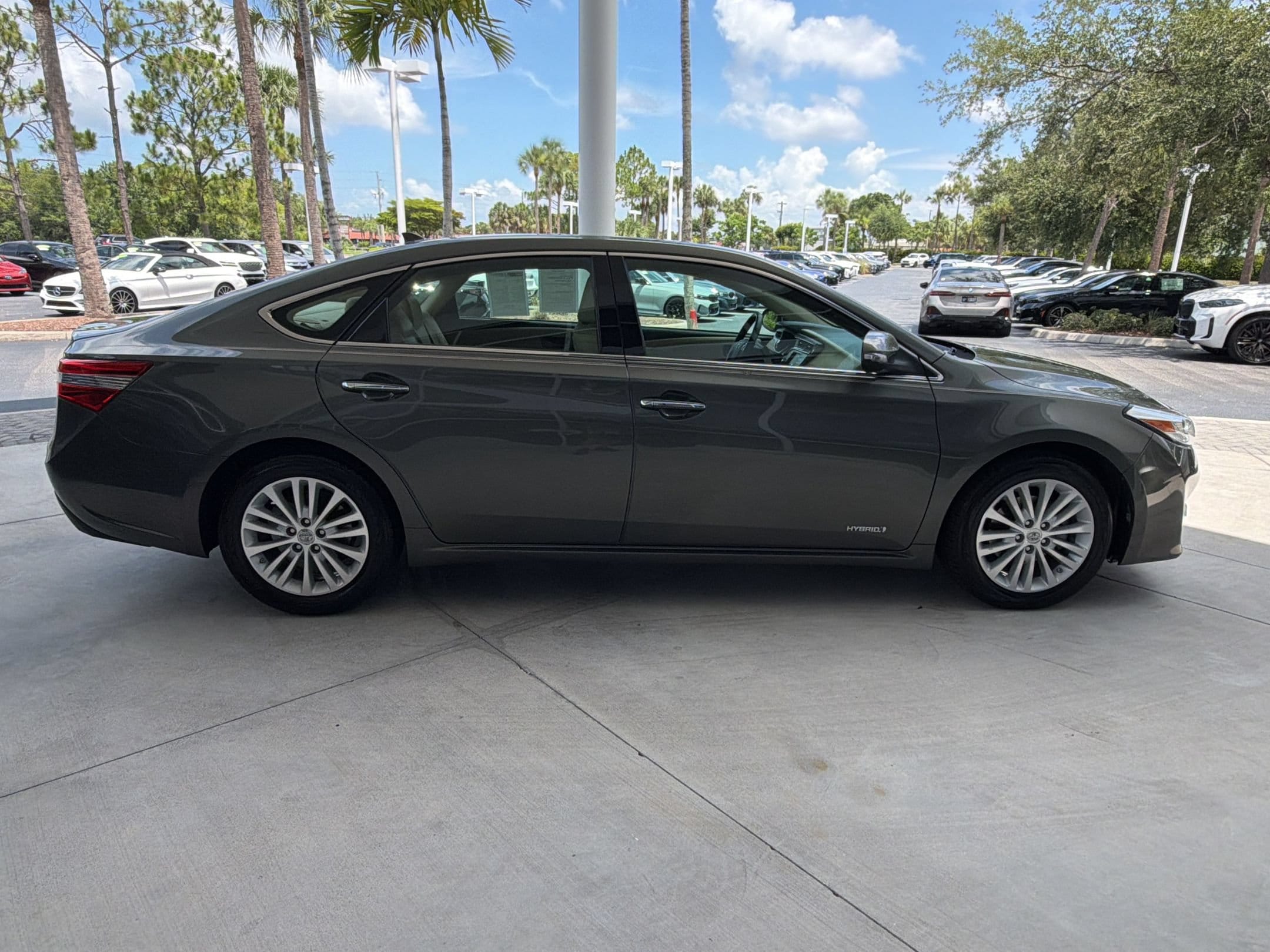 Avalon Hybrid Limited Sedan