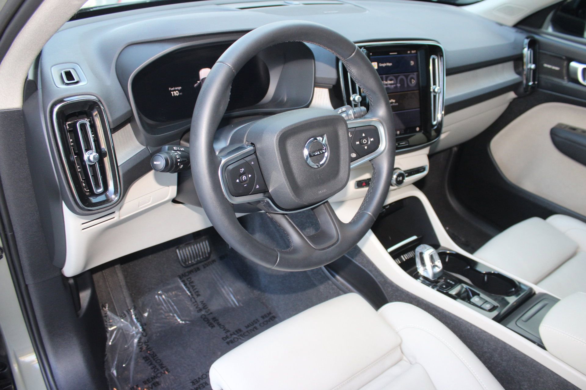 2024 Volvo XC40 Ultimate photo 4